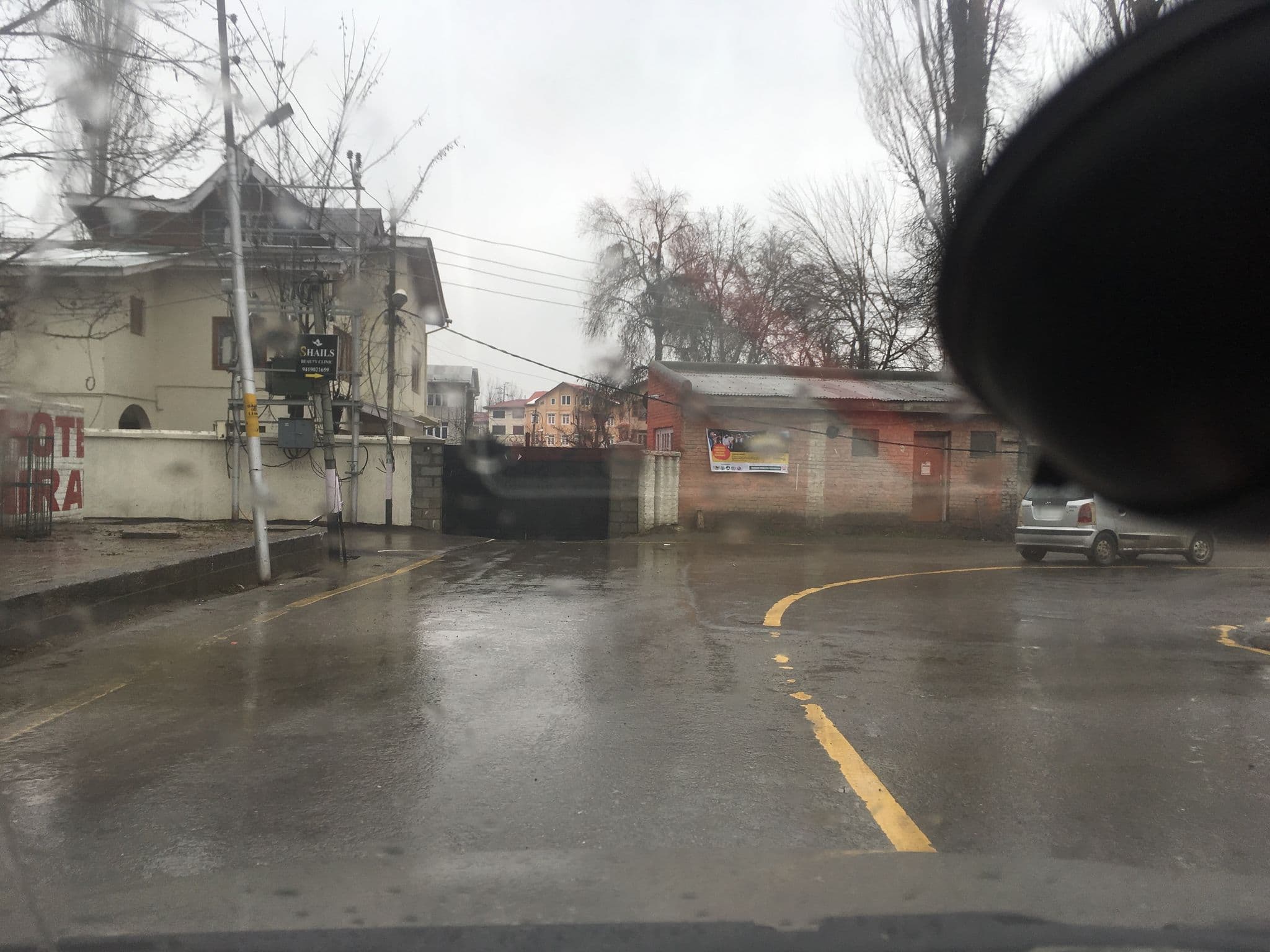 Street view near Hotel Sterling, Badāmibāgh — © seismoguy (CC BY-SA · Mapillary)