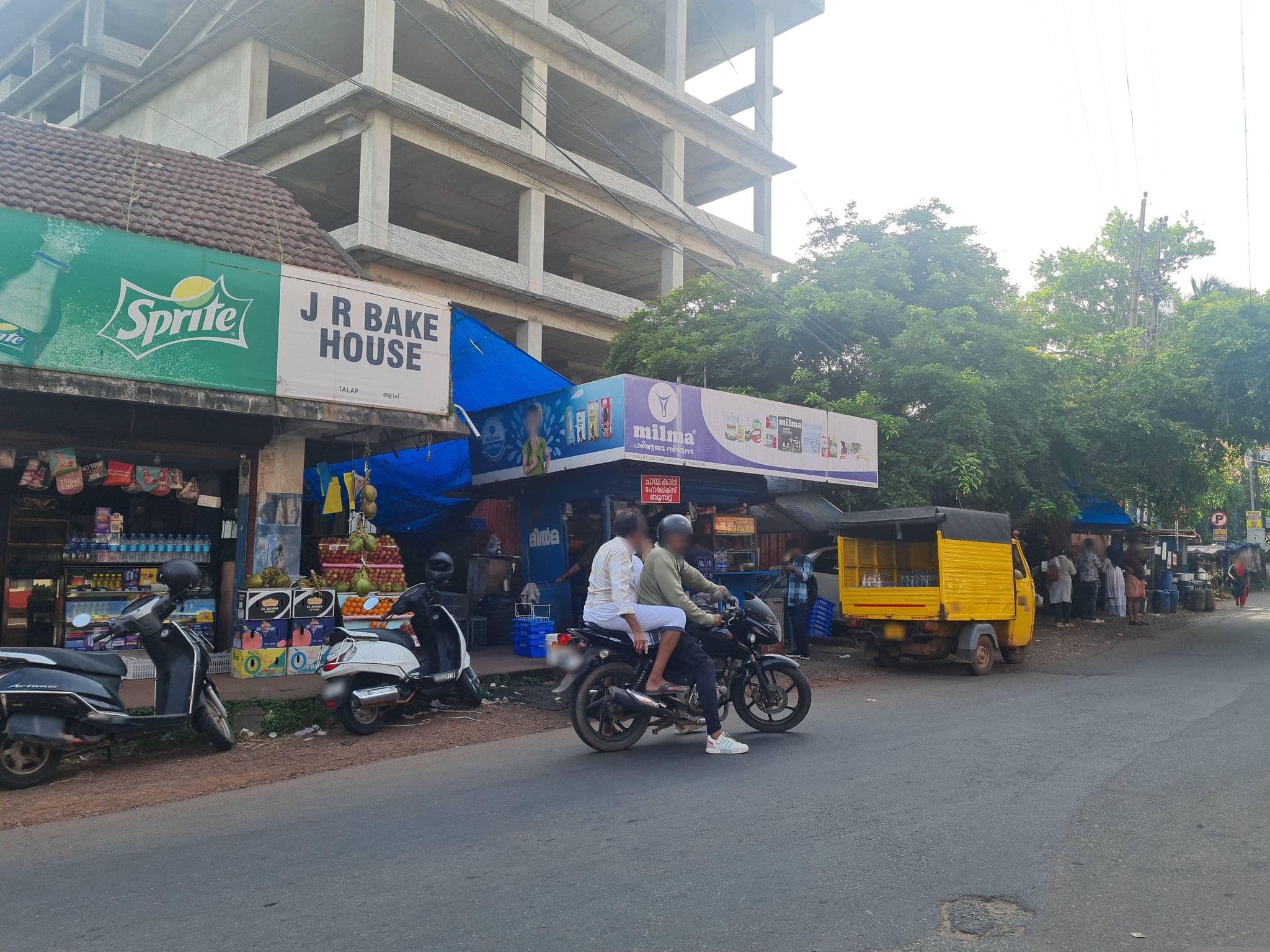 Street view near j r hotel, Pallikunnu — © dinshkm (CC BY-SA · Mapillary)
