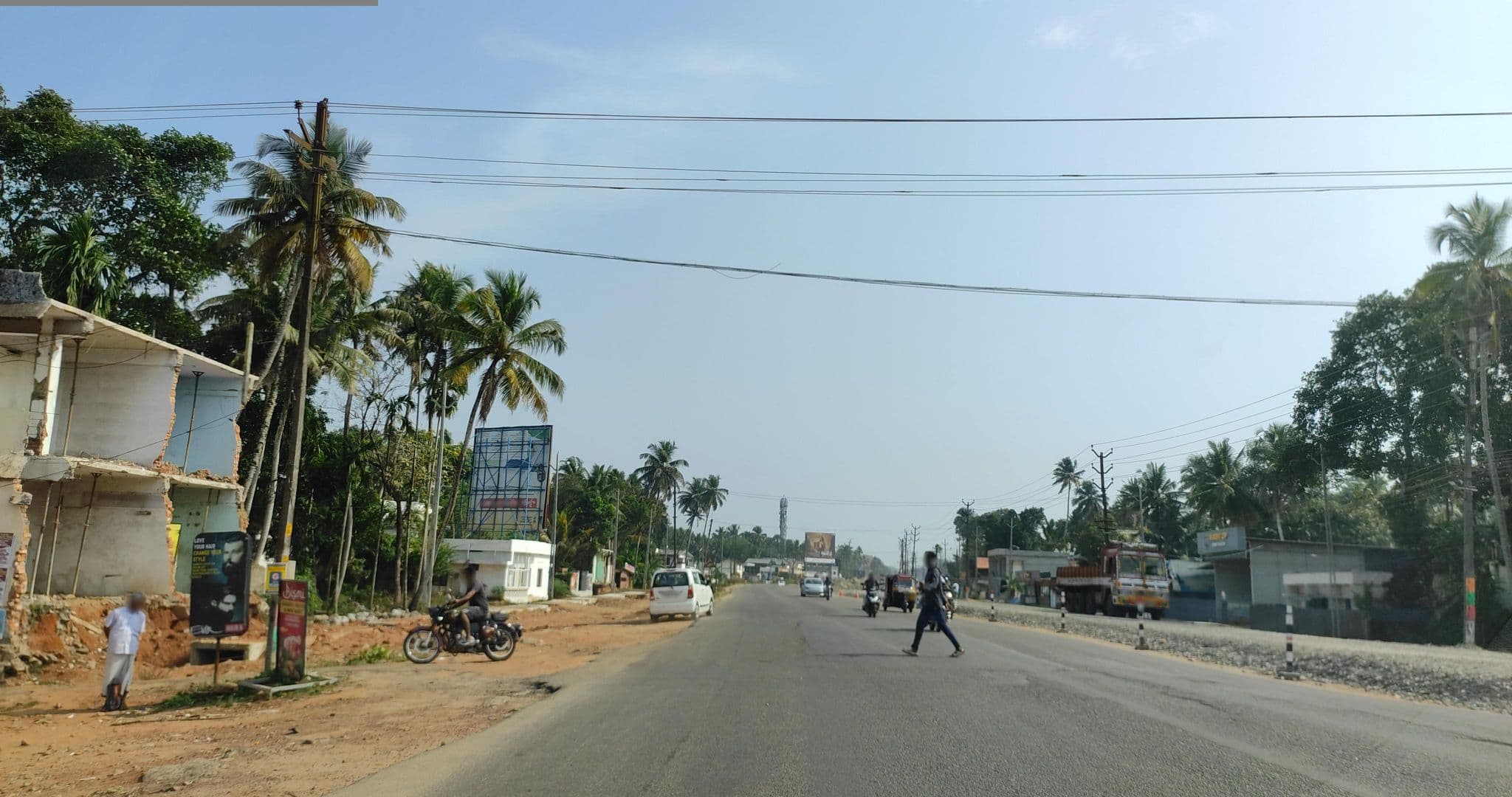Street view near Buhari Hoter, Kulasēkarapuram — © V15 (CC BY-SA · Mapillary)