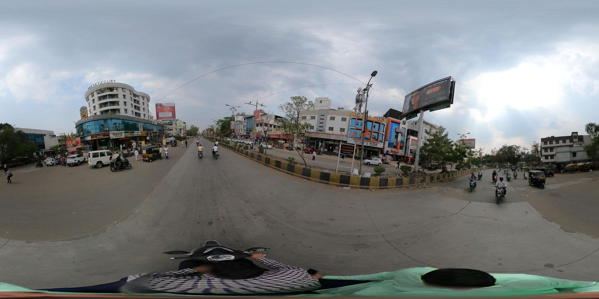 Street view near Hotel Holiday Era, Aurangabad Cantonment — © HimanshuDeshpande (CC BY-SA · Mapillary)
