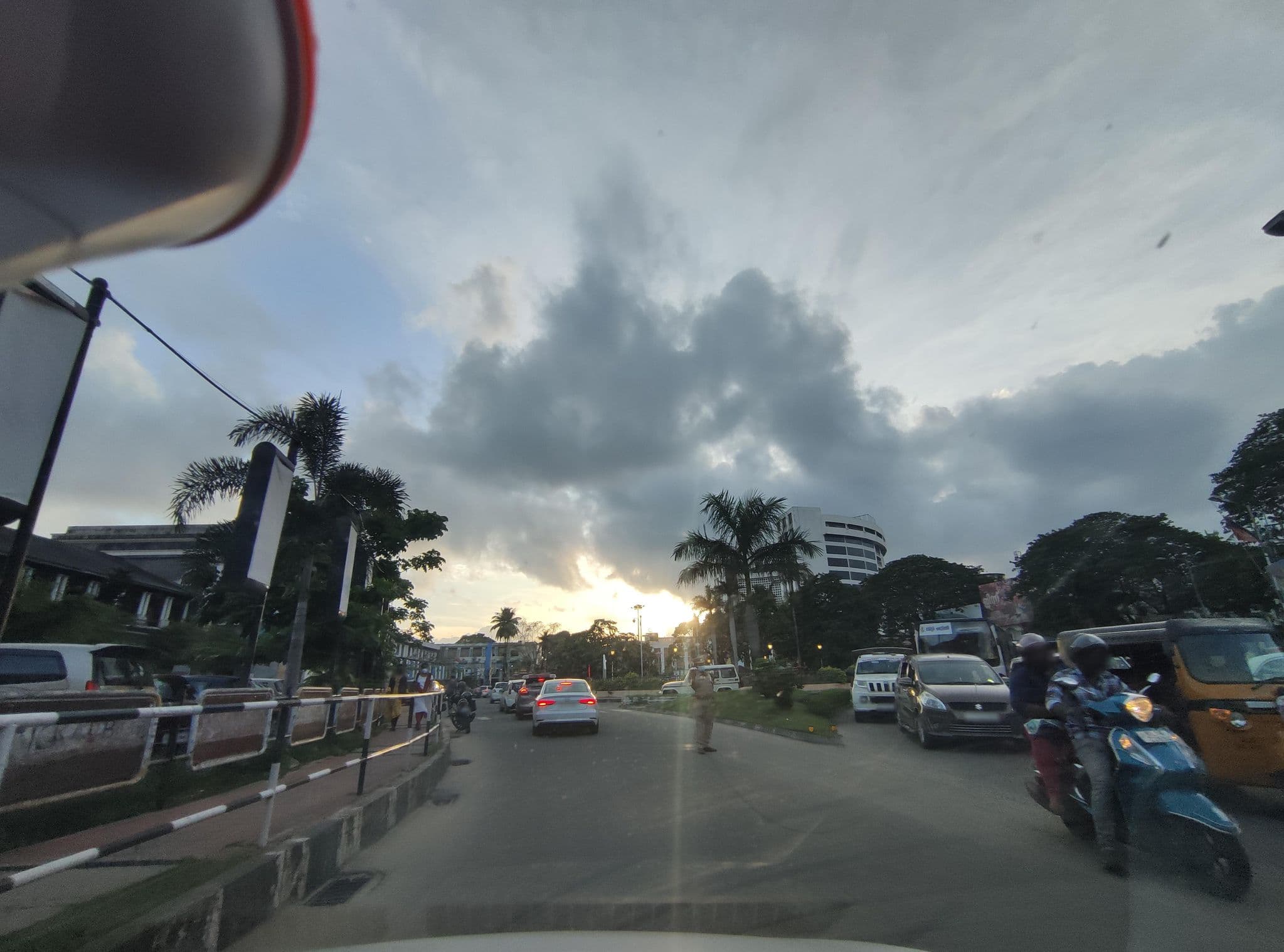 Street view near Vinayaka Tourist Home, Thiruvananthapuram