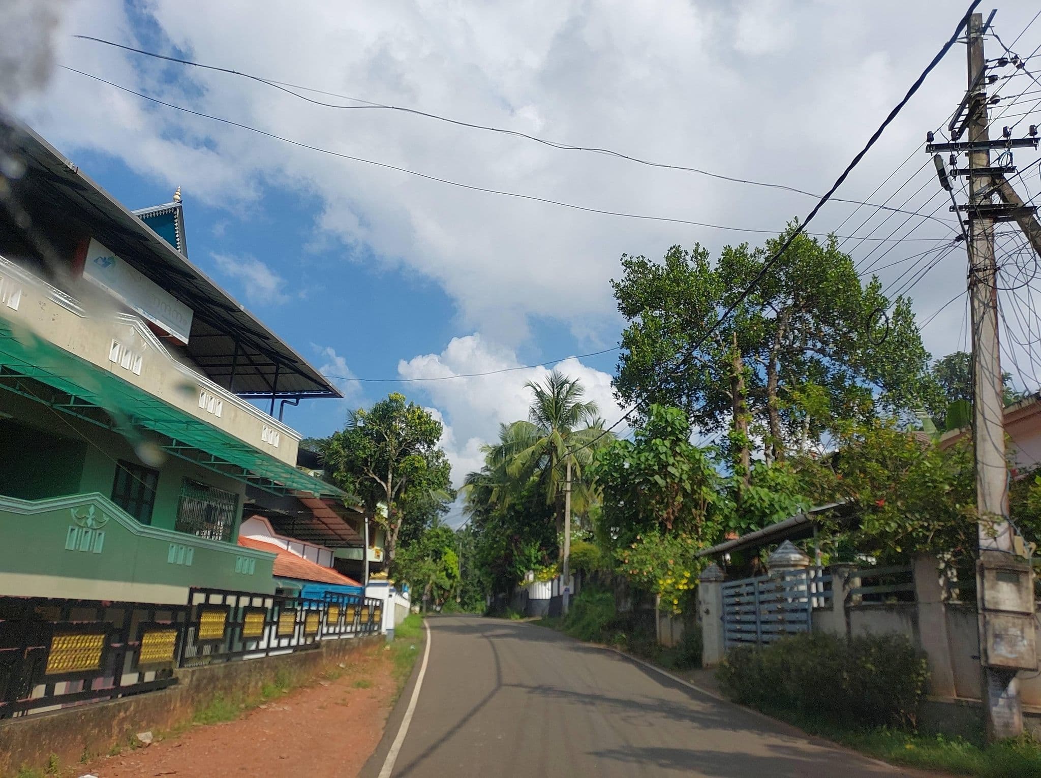 Street view near Shiva nandhanam apartment, Adūr — © V15 (CC BY-SA · Mapillary)