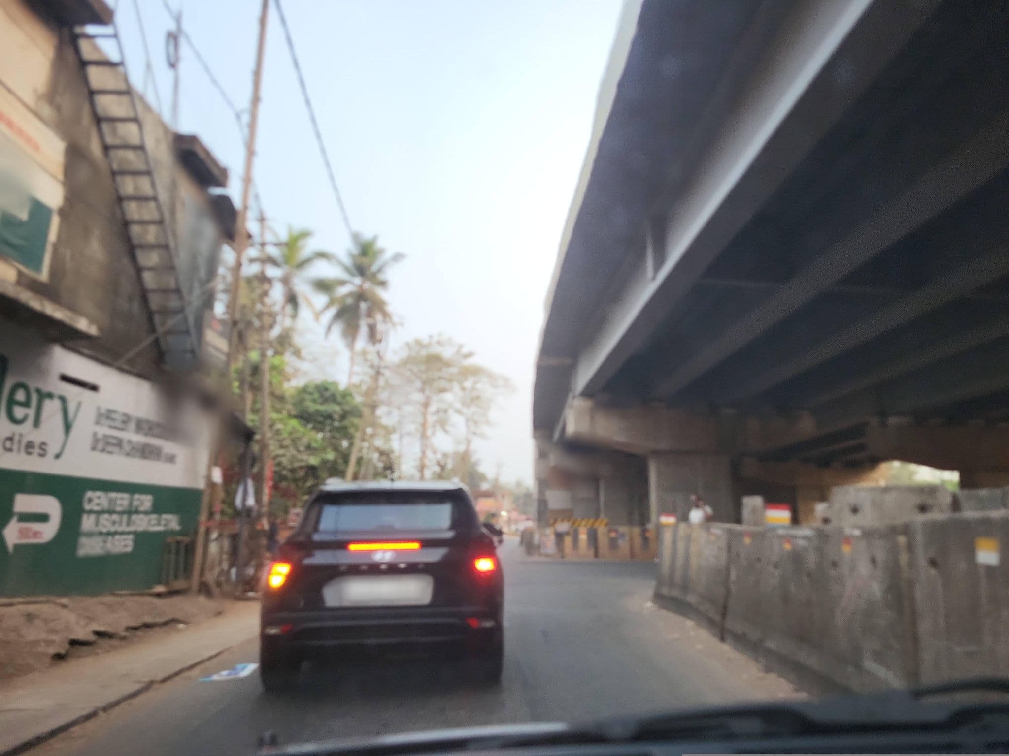 Street view near Malabar Tourist Home, Kalliyasshēri — © jothishbabu (CC BY-SA · Mapillary)
