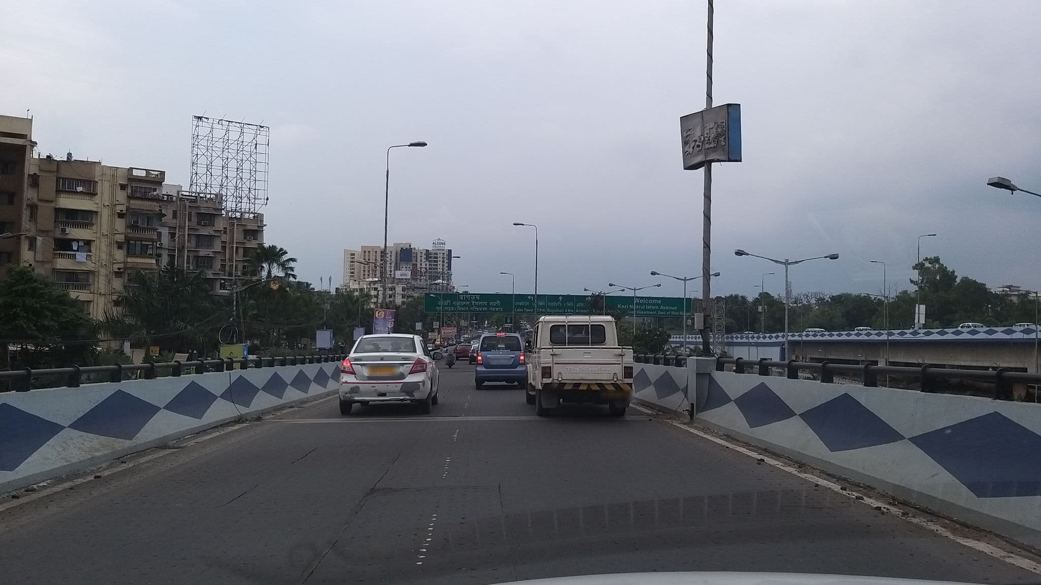 Street view near Bengal loudge, Kolkata — © tasauf1980 (CC BY-SA · Mapillary)