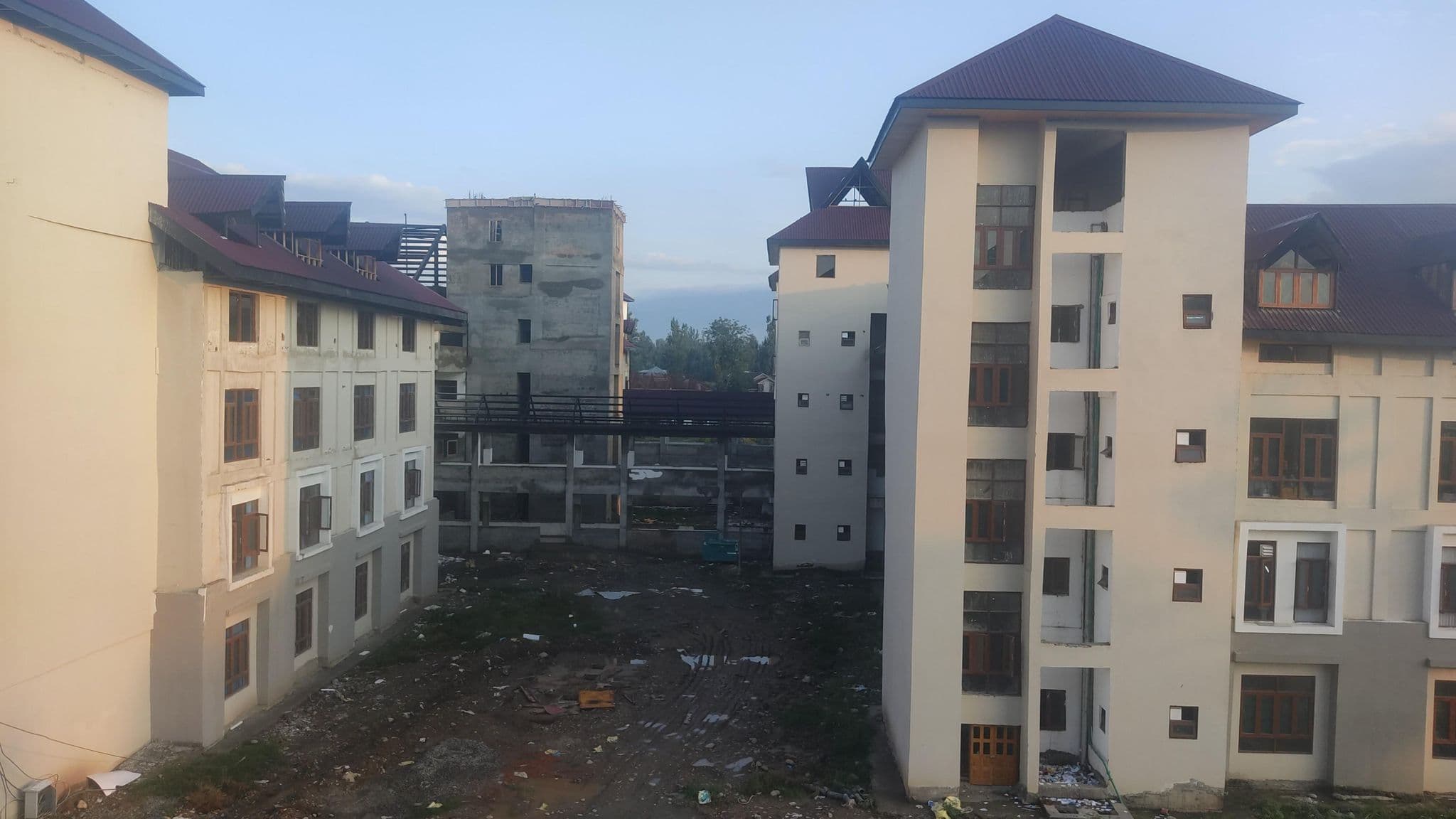 Street view near Boys hostel GMC Anantnag, Qāzigund — © Strangerquark (CC BY-SA · Mapillary)