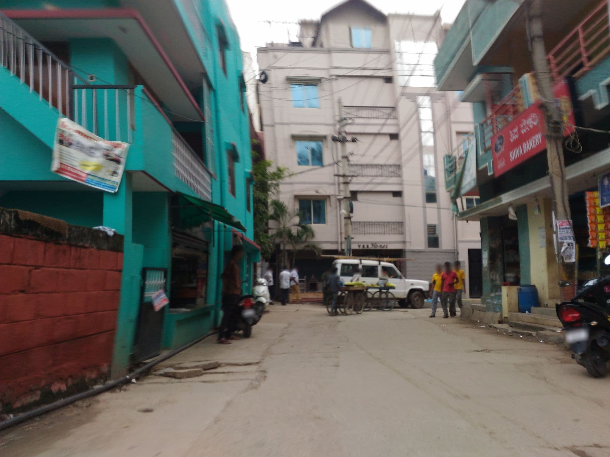 Street view near Royal Comforts PG, Bengaluru