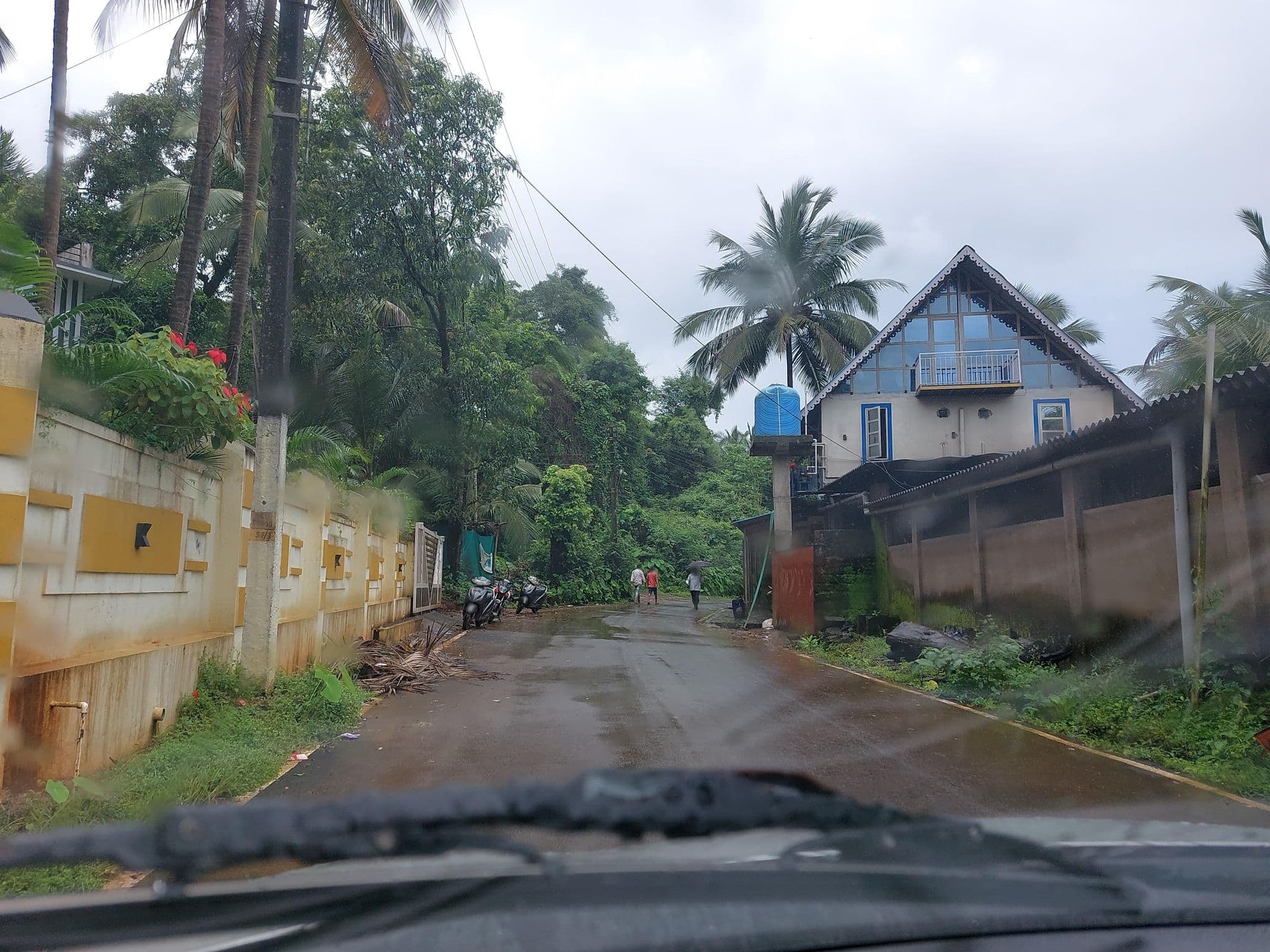 Street view near Earthen Pot Hotel, Valpoi — © NiharikaY (CC BY-SA · Mapillary)