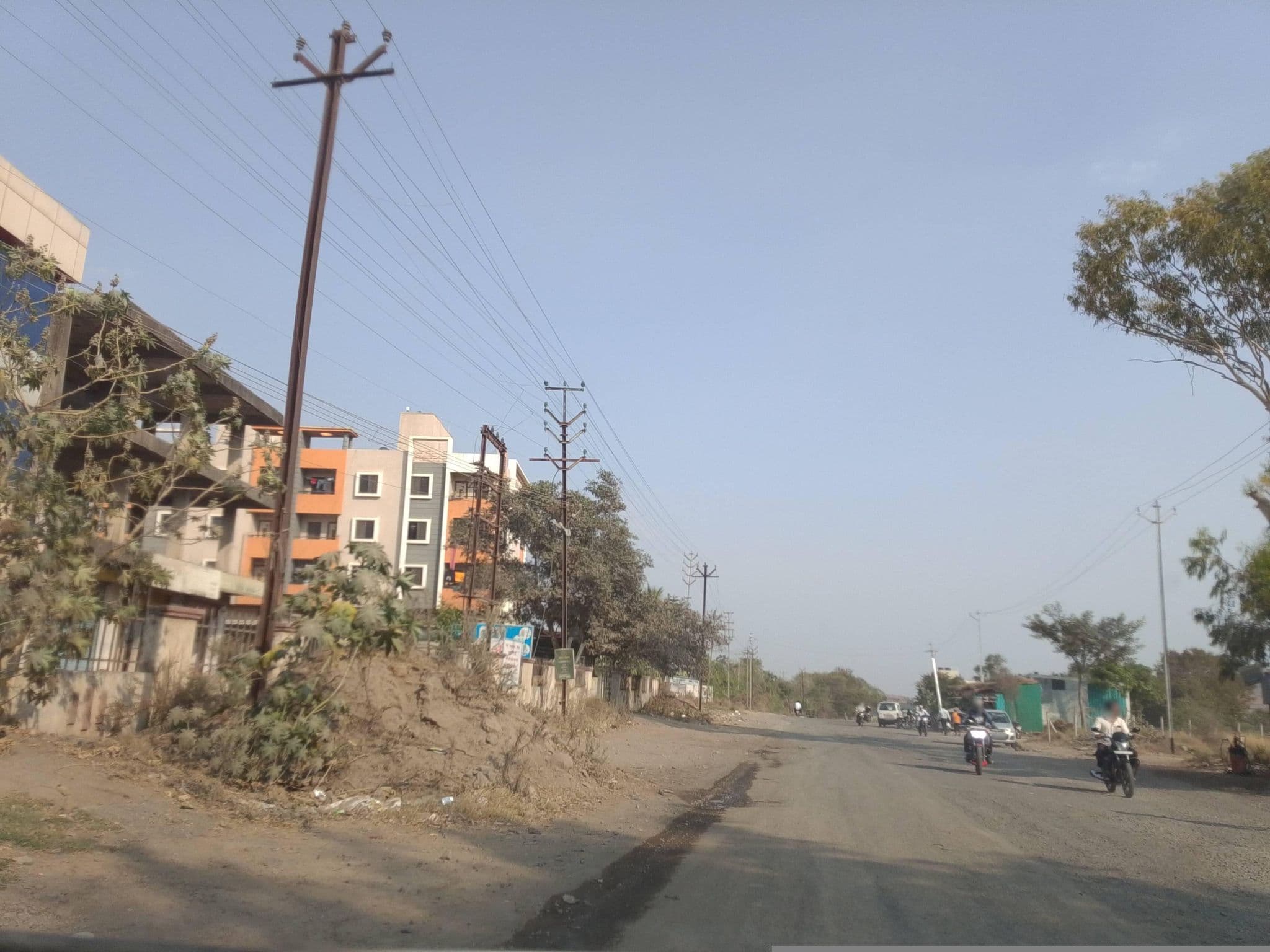 Street view near Dwarka Palace Hotel, Sirūr — © nileshjagtap (CC BY-SA · Mapillary)