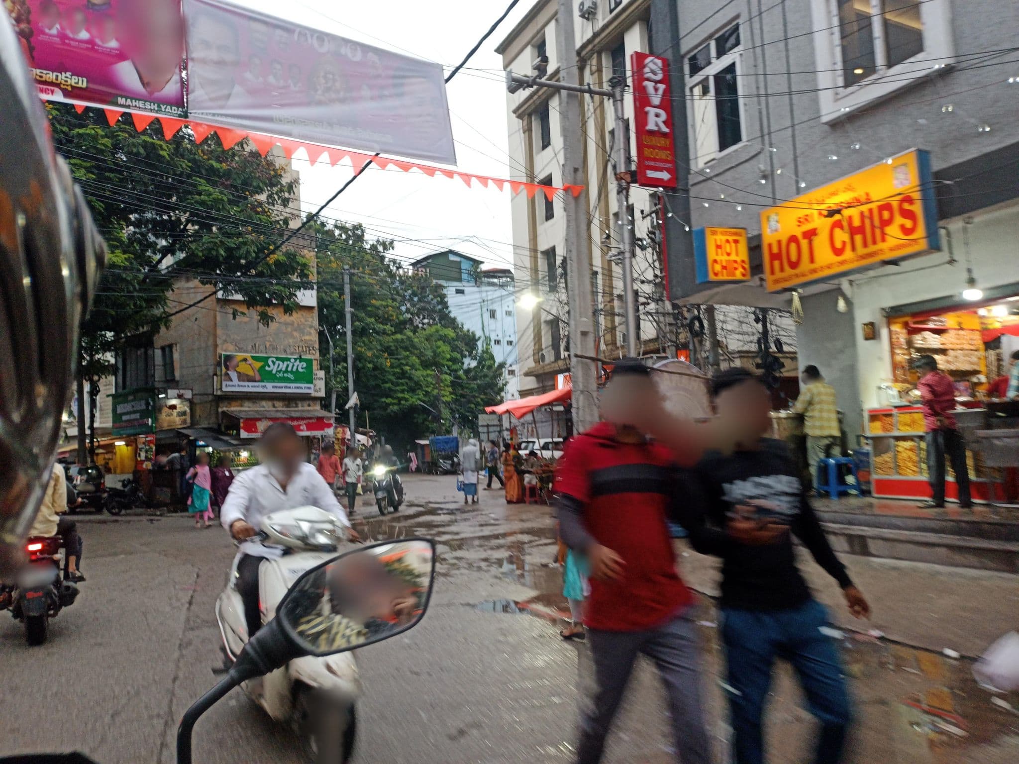 Street view near Hotel Madhura Tiffins, Rāniganj — © sonika (CC BY-SA · Mapillary)