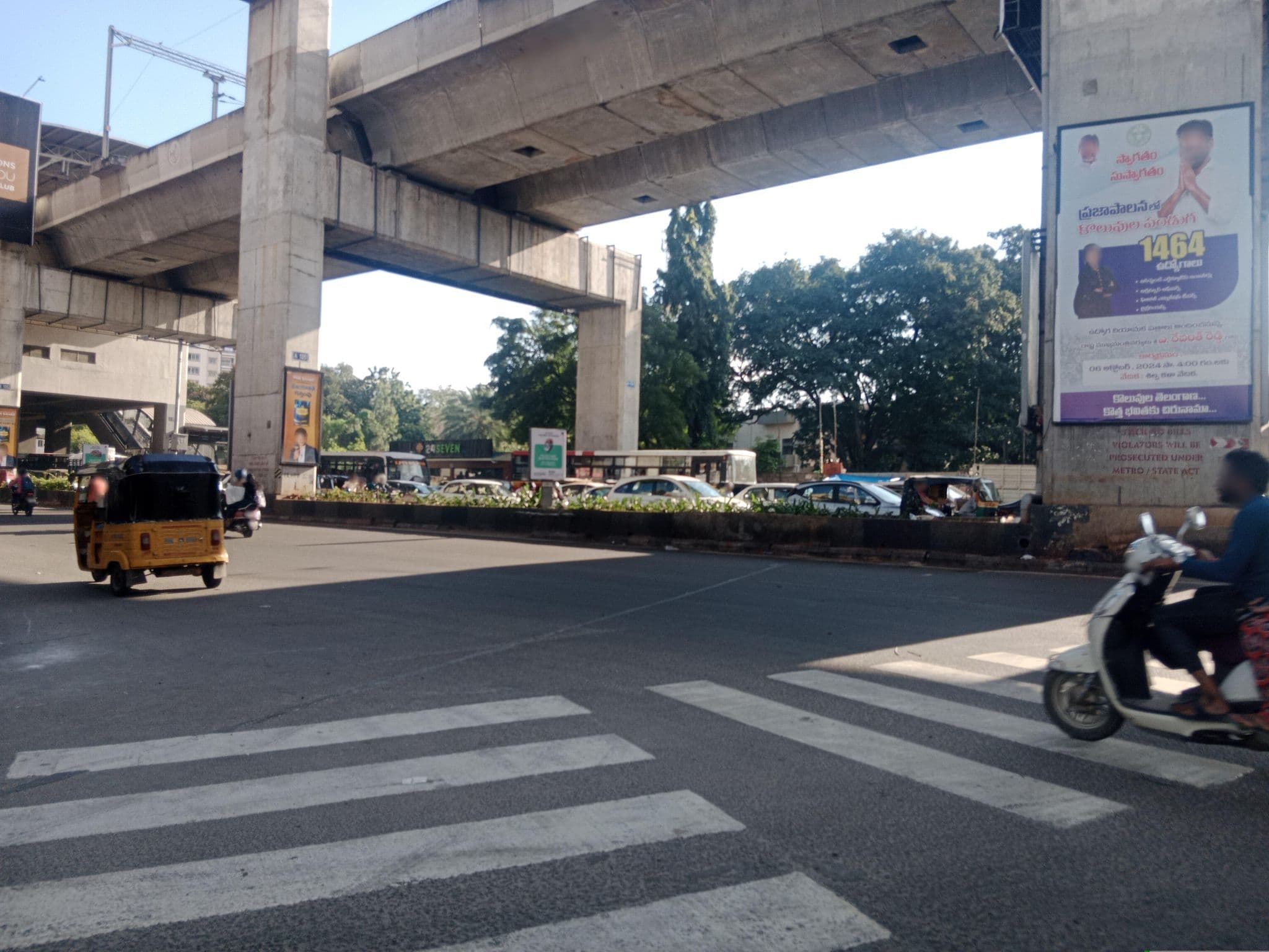 Street view near Sri Raghavendra TIffins, Rāniganj — © paparao63_gangula (CC BY-SA · Mapillary)