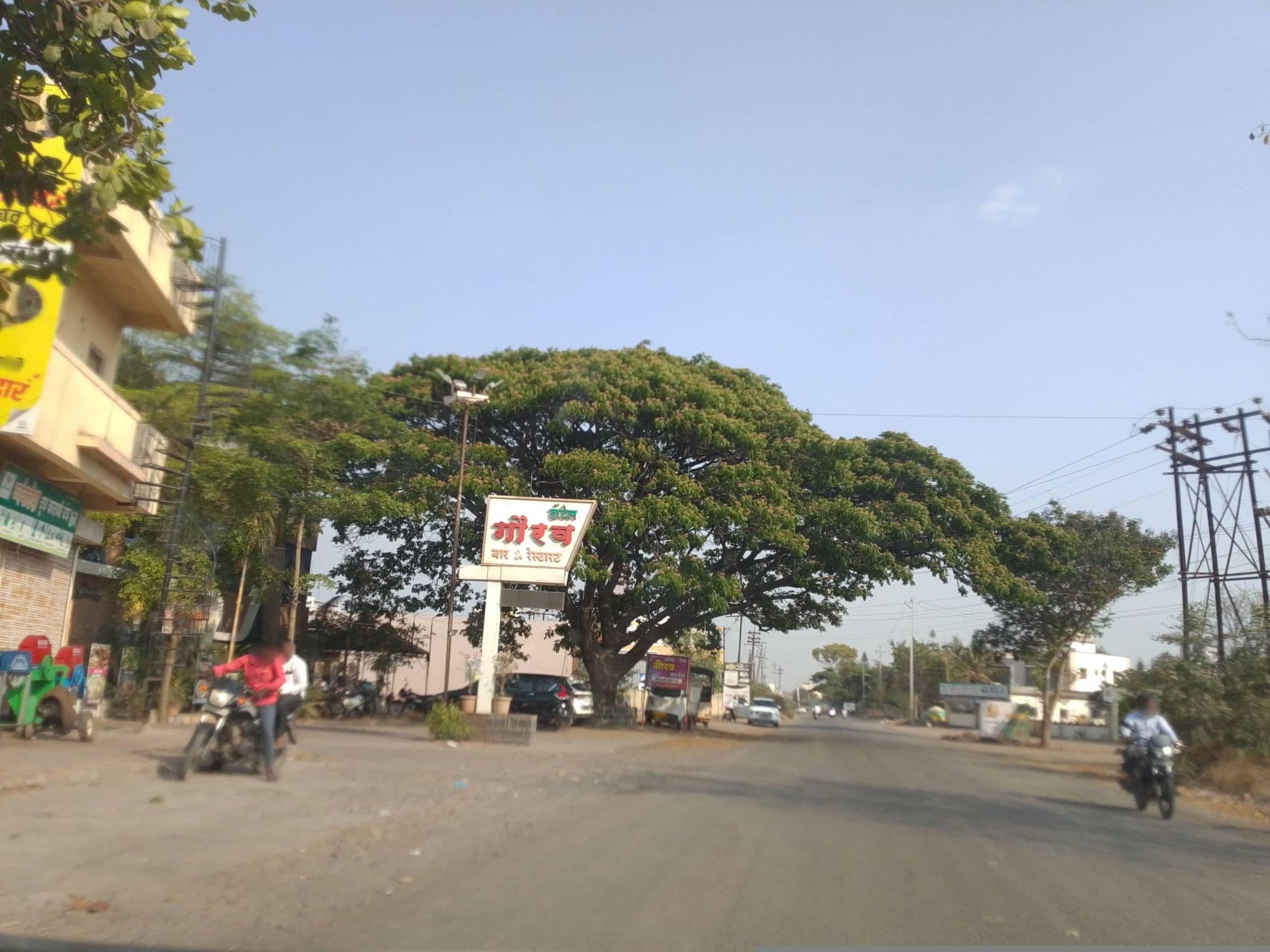 Street view near Hotel Gaurav Garden, Sirūr — © nileshjagtap (CC BY-SA · Mapillary)