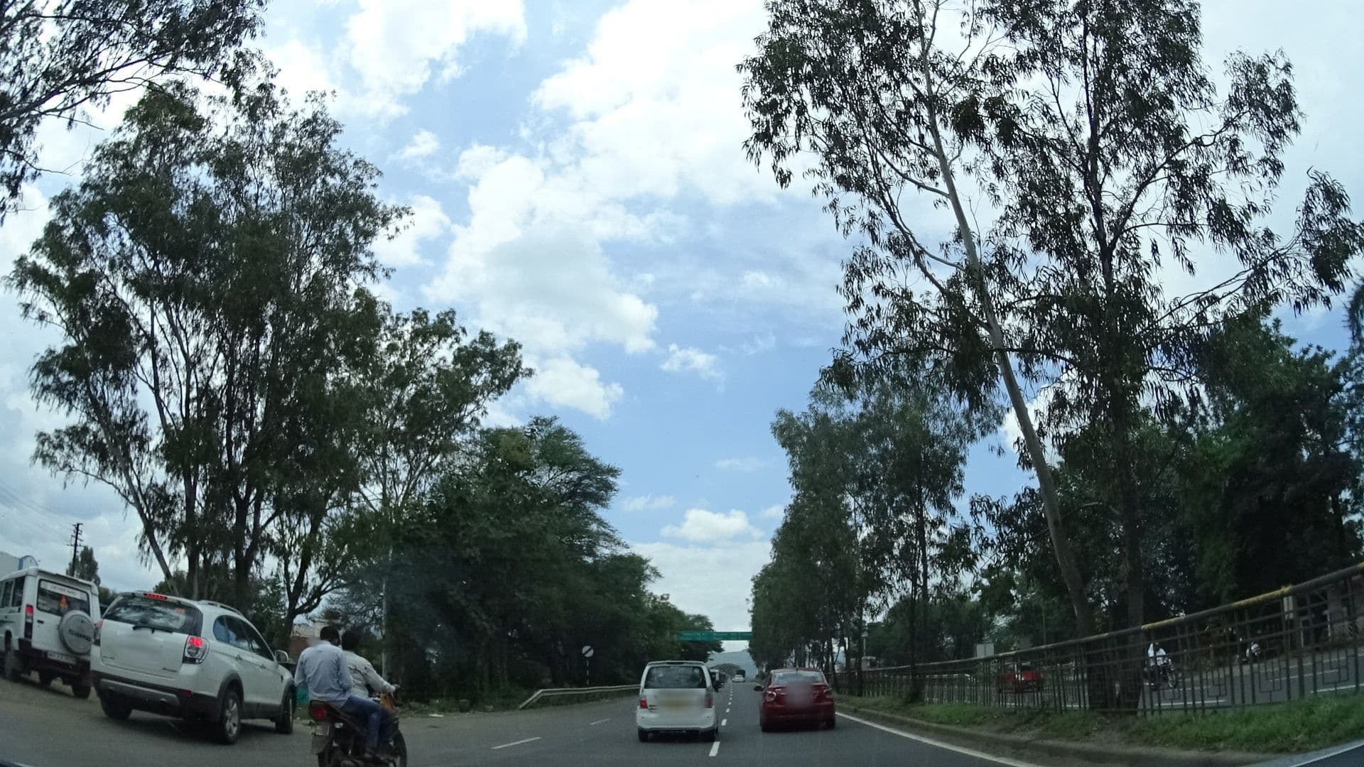 Street view near Pawan Dining Hall, Karād — © geohacker (CC BY-SA · Mapillary)