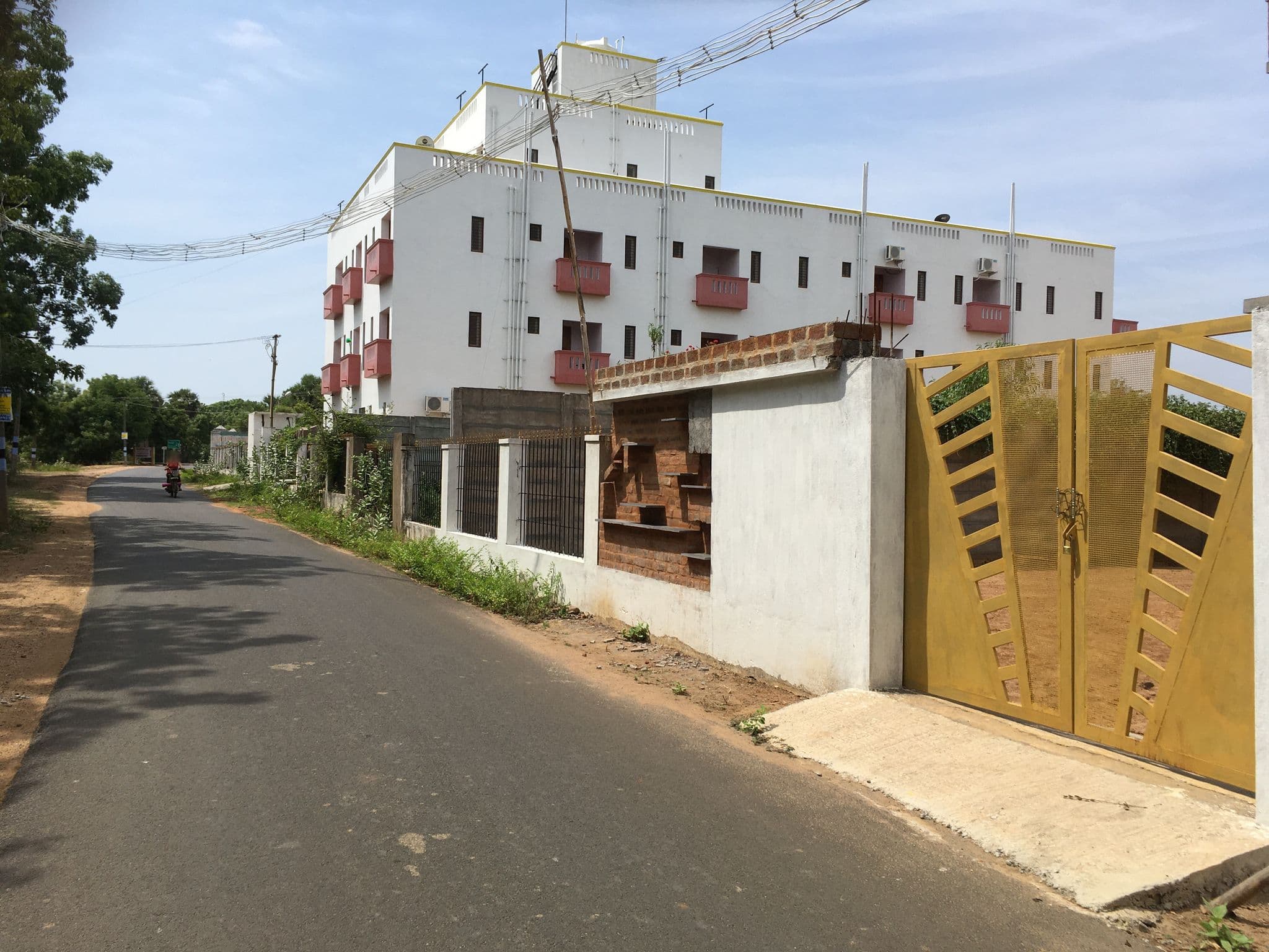 Street view near goSTOPS Auroville, Auroville — © mxrajesh (CC BY-SA · Mapillary)