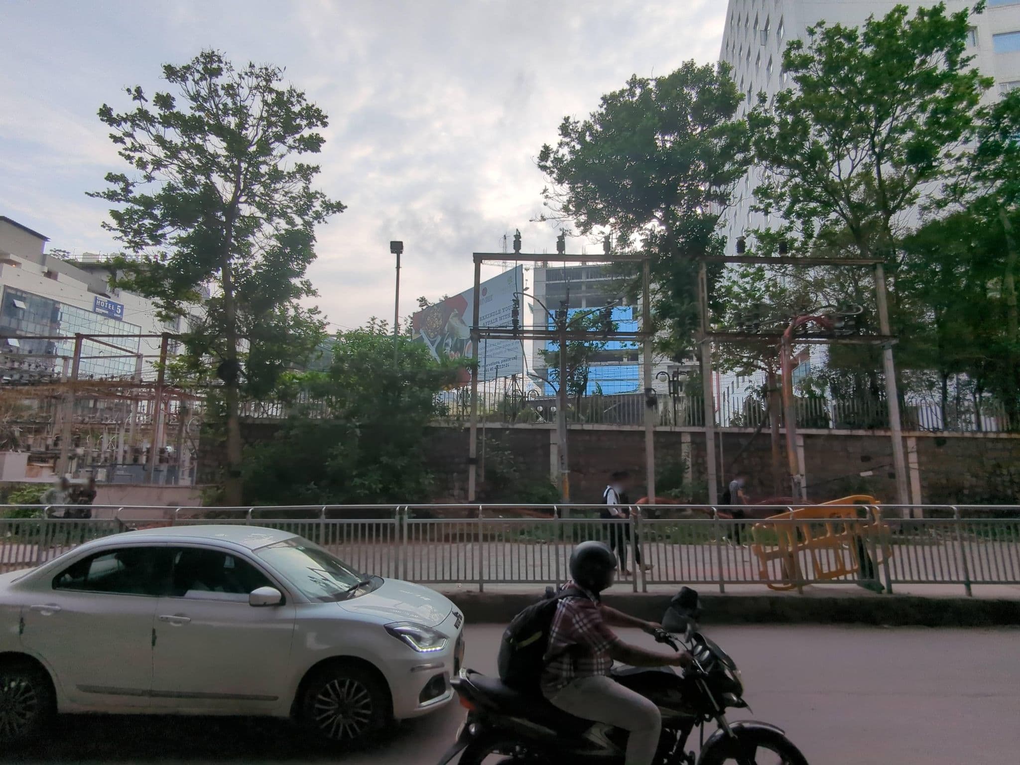 Street view near Lemon Tree, Kukatpally