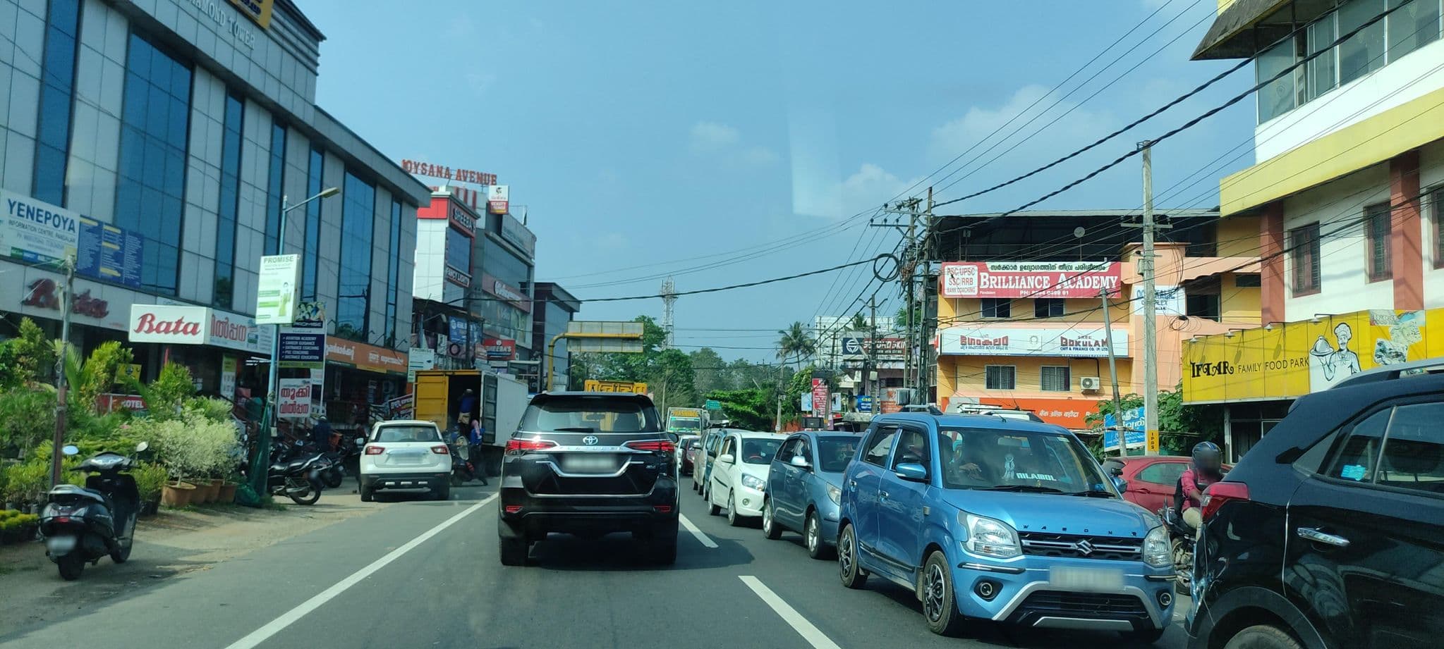 Street view near aariyas hotel, Adūr — © V15 (CC BY-SA · Mapillary)