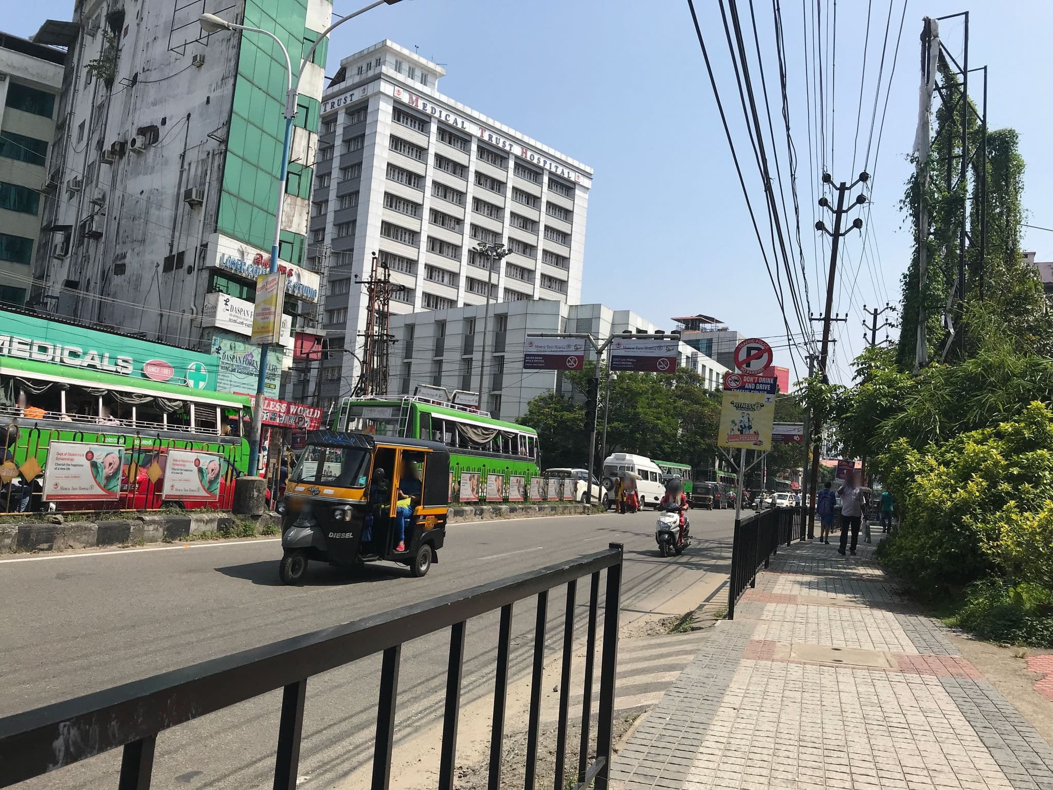 Street view near Park Royal, Kanayannur