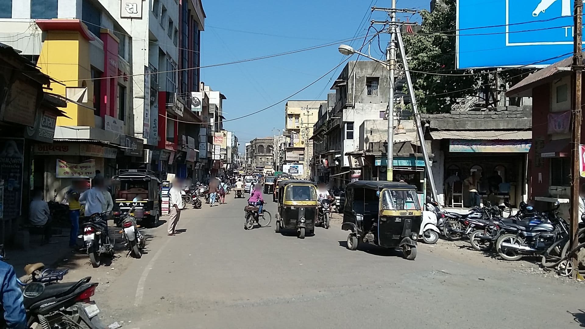 Street view near Modern Paratha pase, Jūnāgadh — © alpesh (CC BY-SA · Mapillary)