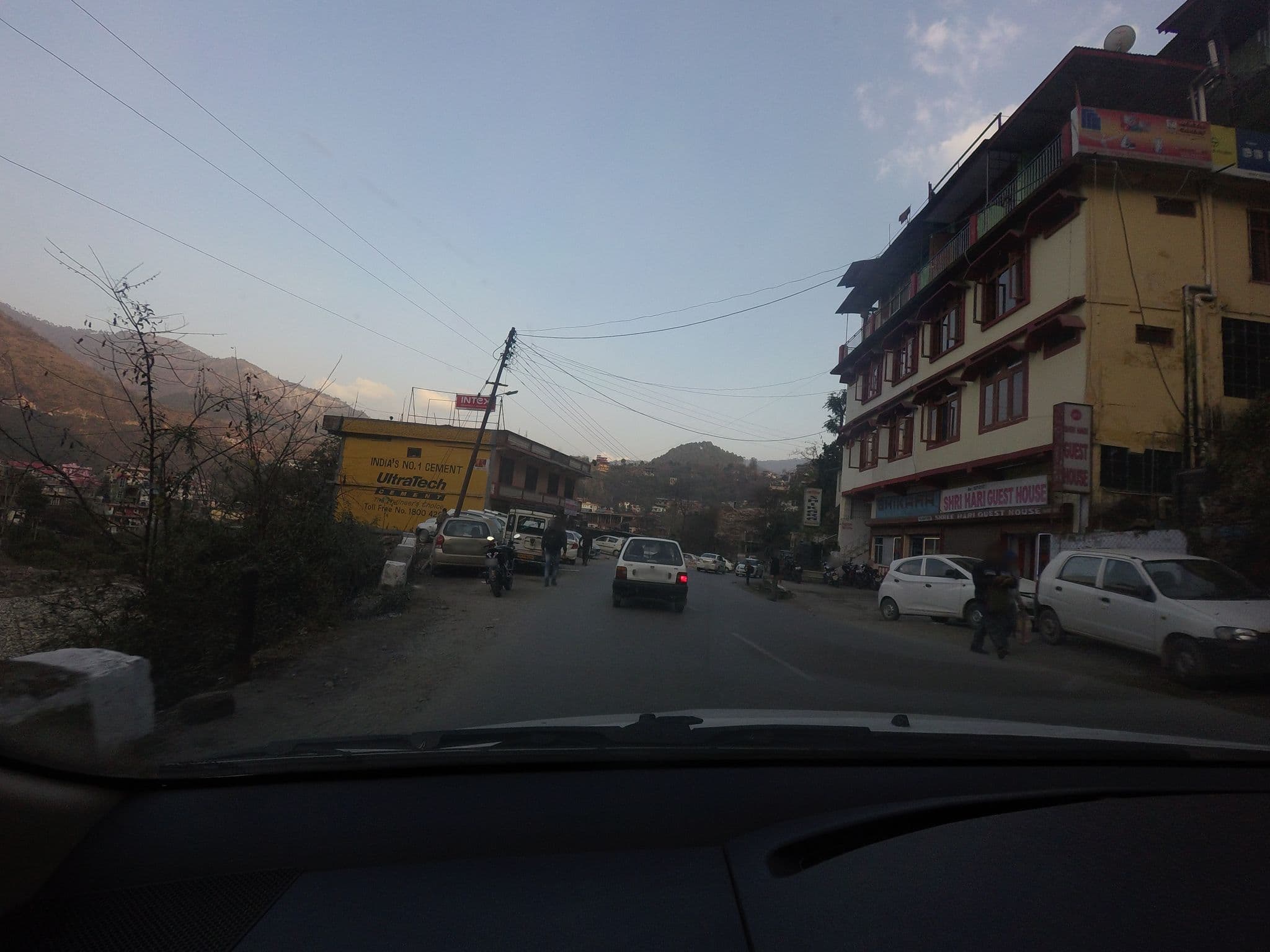 Street view near Shri Hari guesthouse, Mandi — © natarajakaveeti (CC BY-SA · Mapillary)
