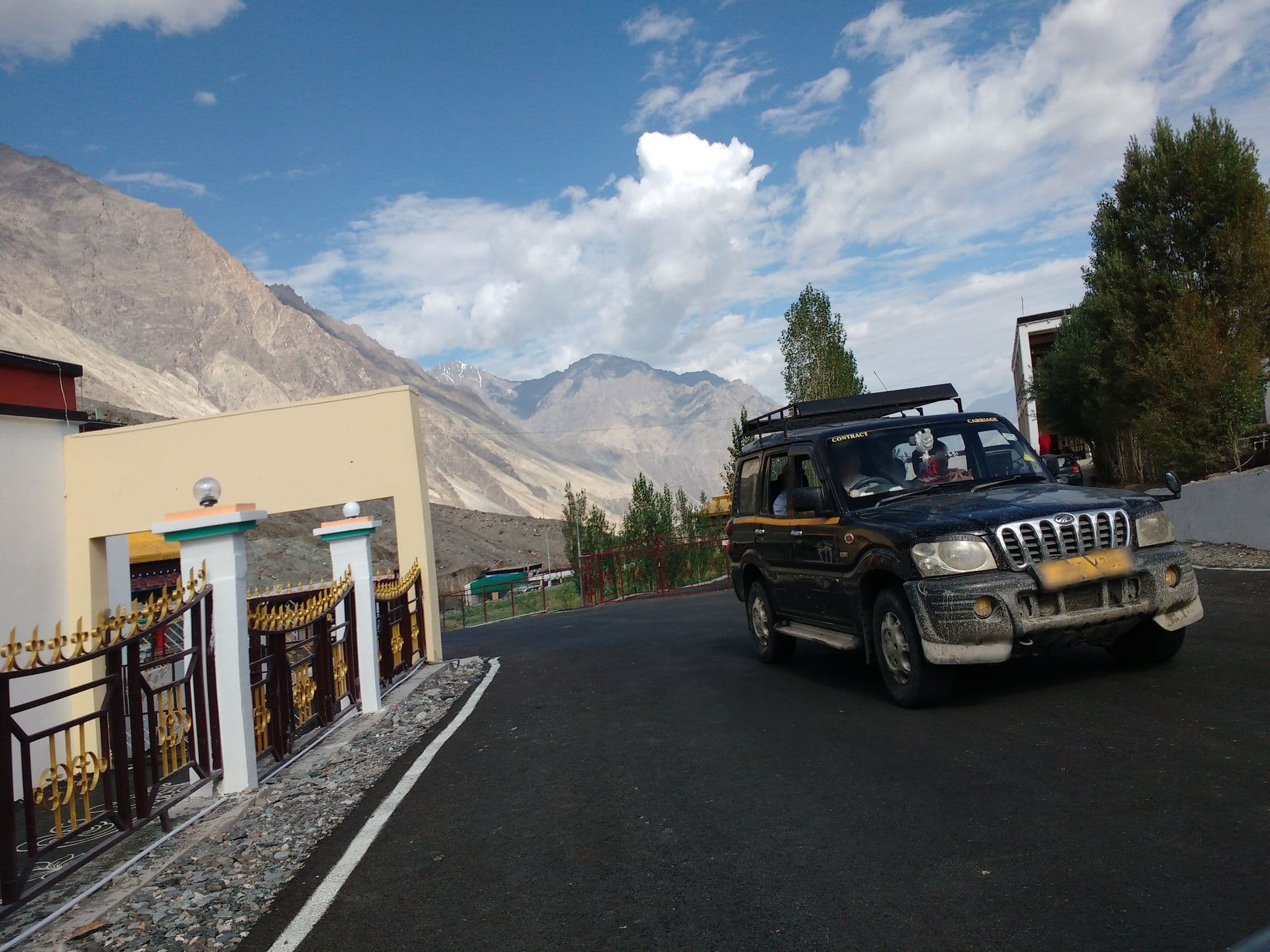 Street view near Tashu Sgang Guesthouse, Leh