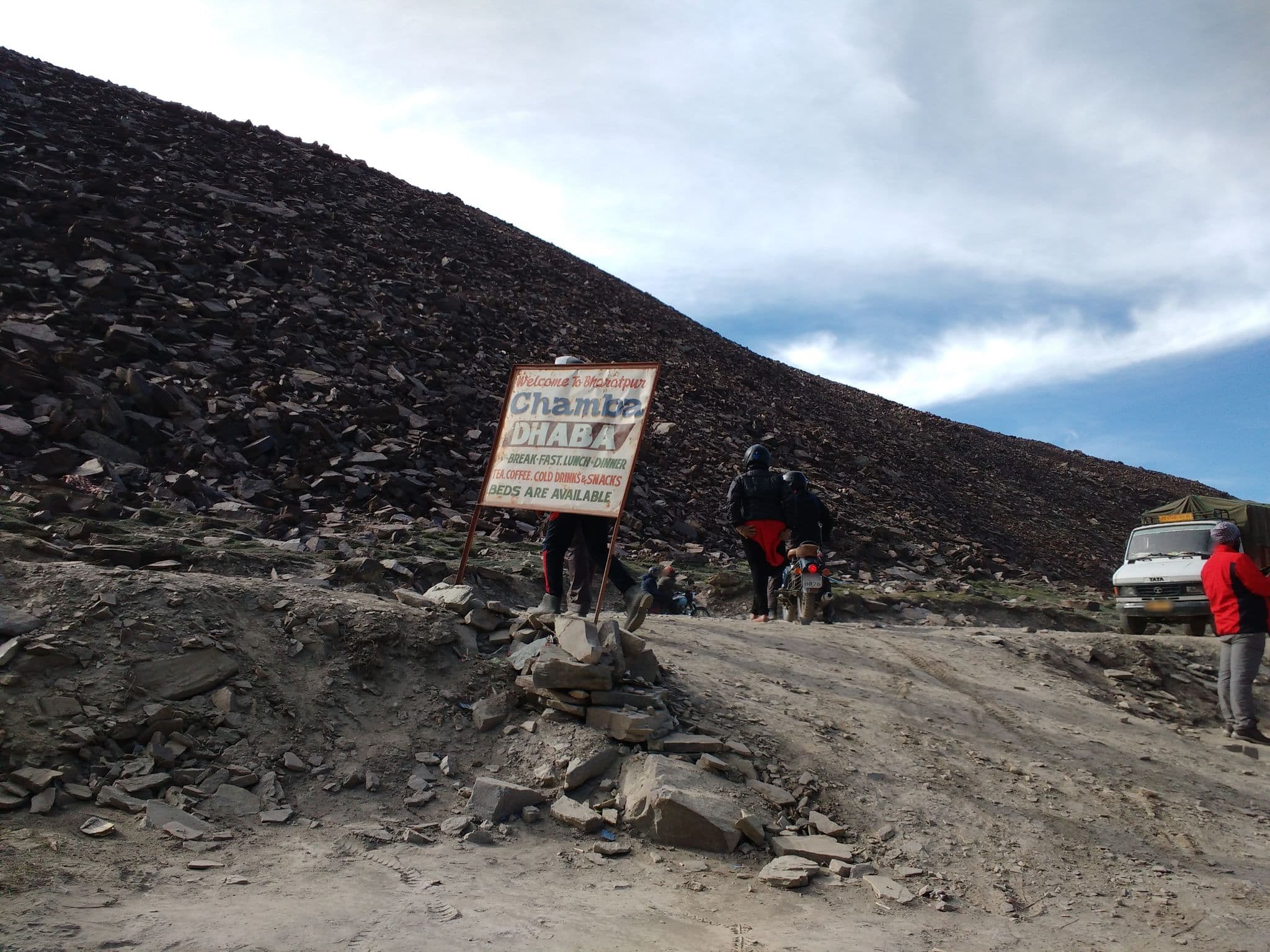 Street view near Dhaba (food and bed), Kyelang