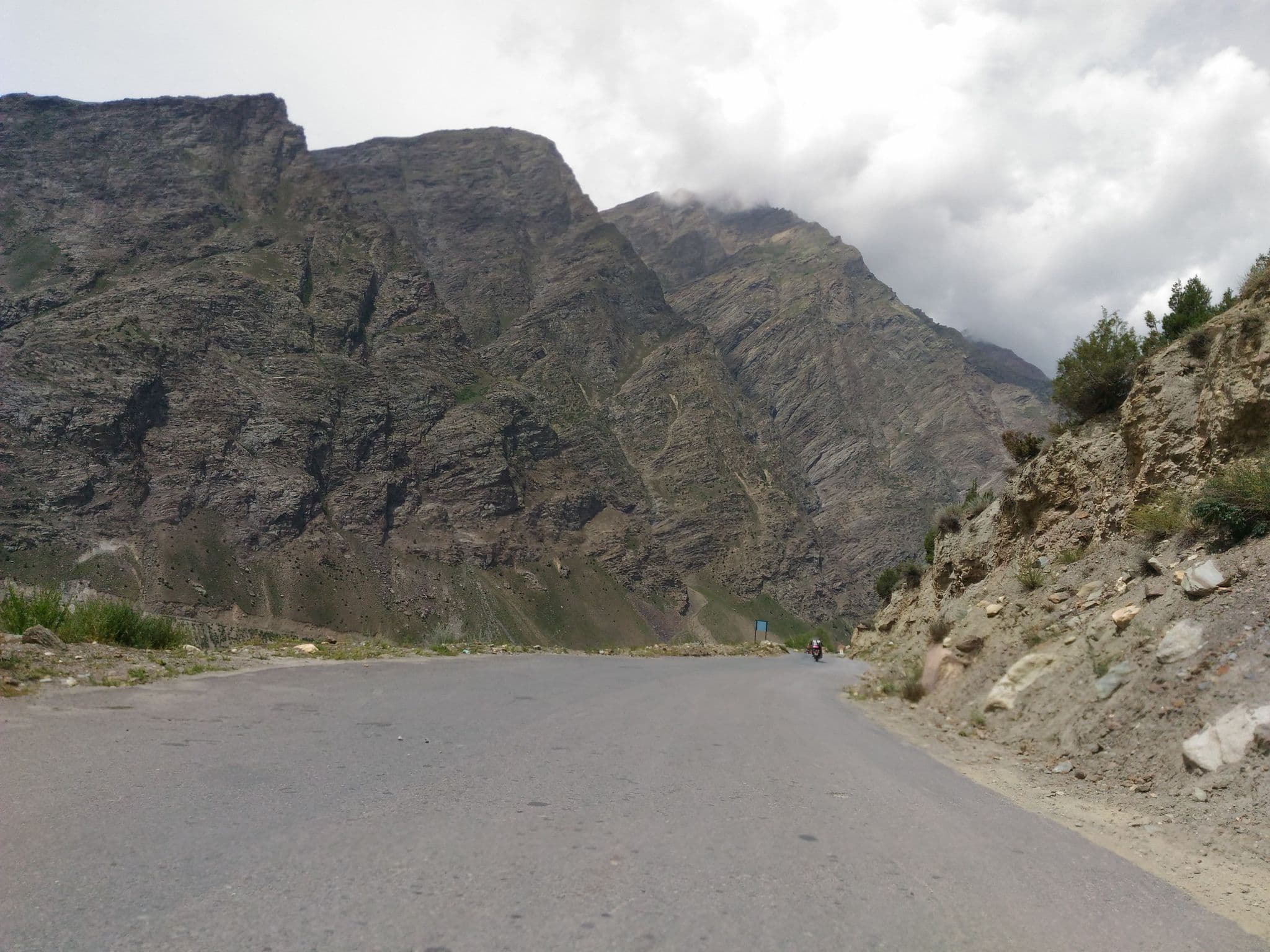 Street view near Dhaba (bed & food), Kyelang