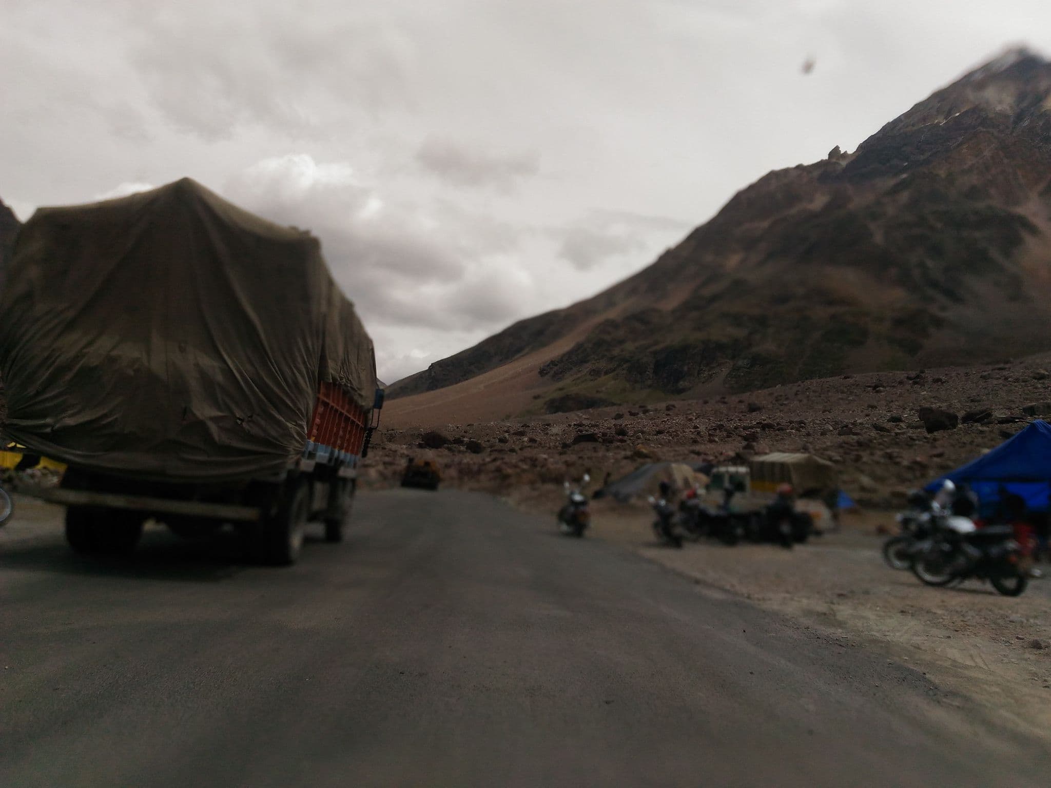 Street view near Food & bed (Dhaba), Kyelang