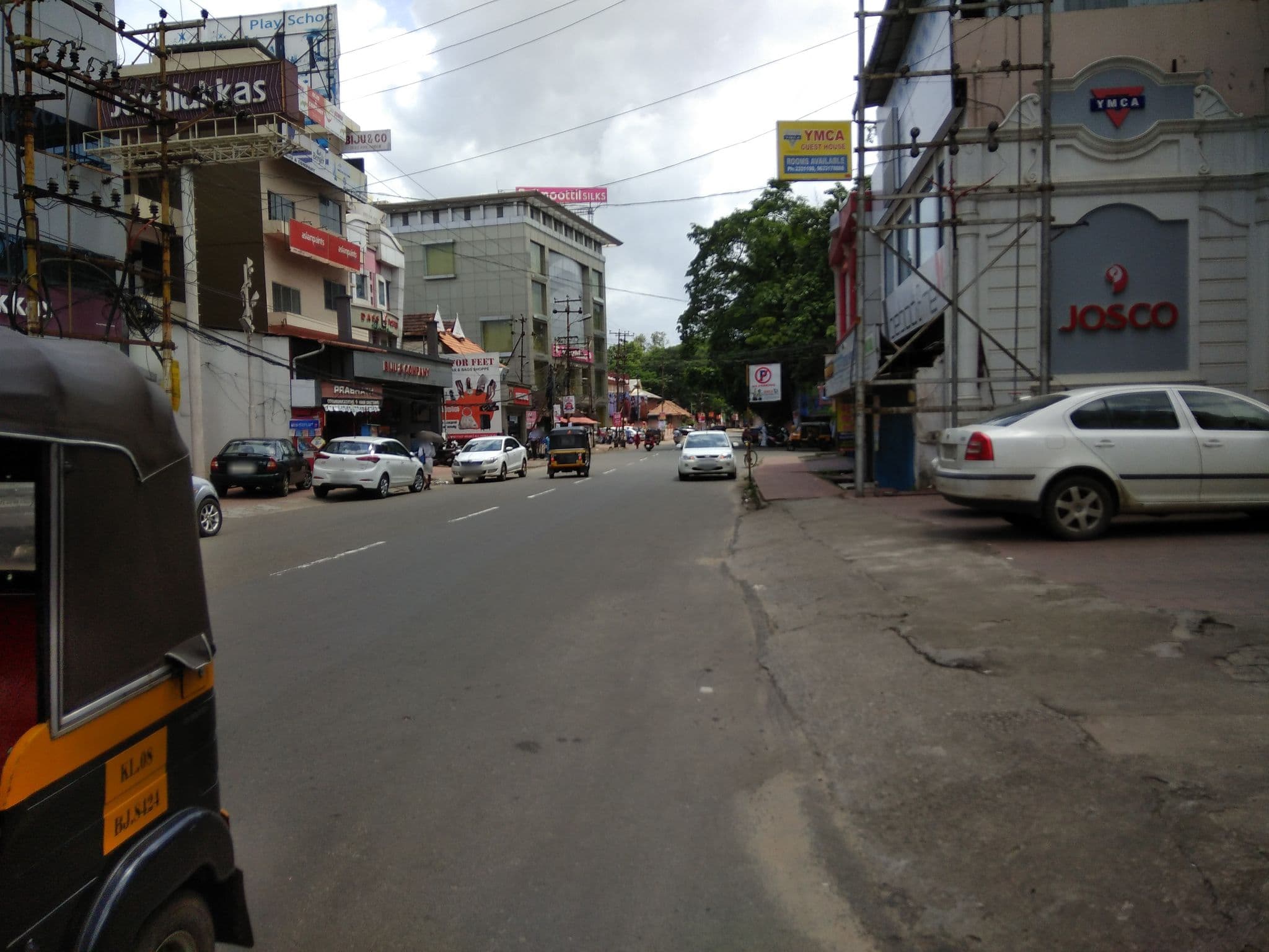 Street view near YMCA International Guest House, Thrissur — © manojkmohan (CC BY-SA · Mapillary)