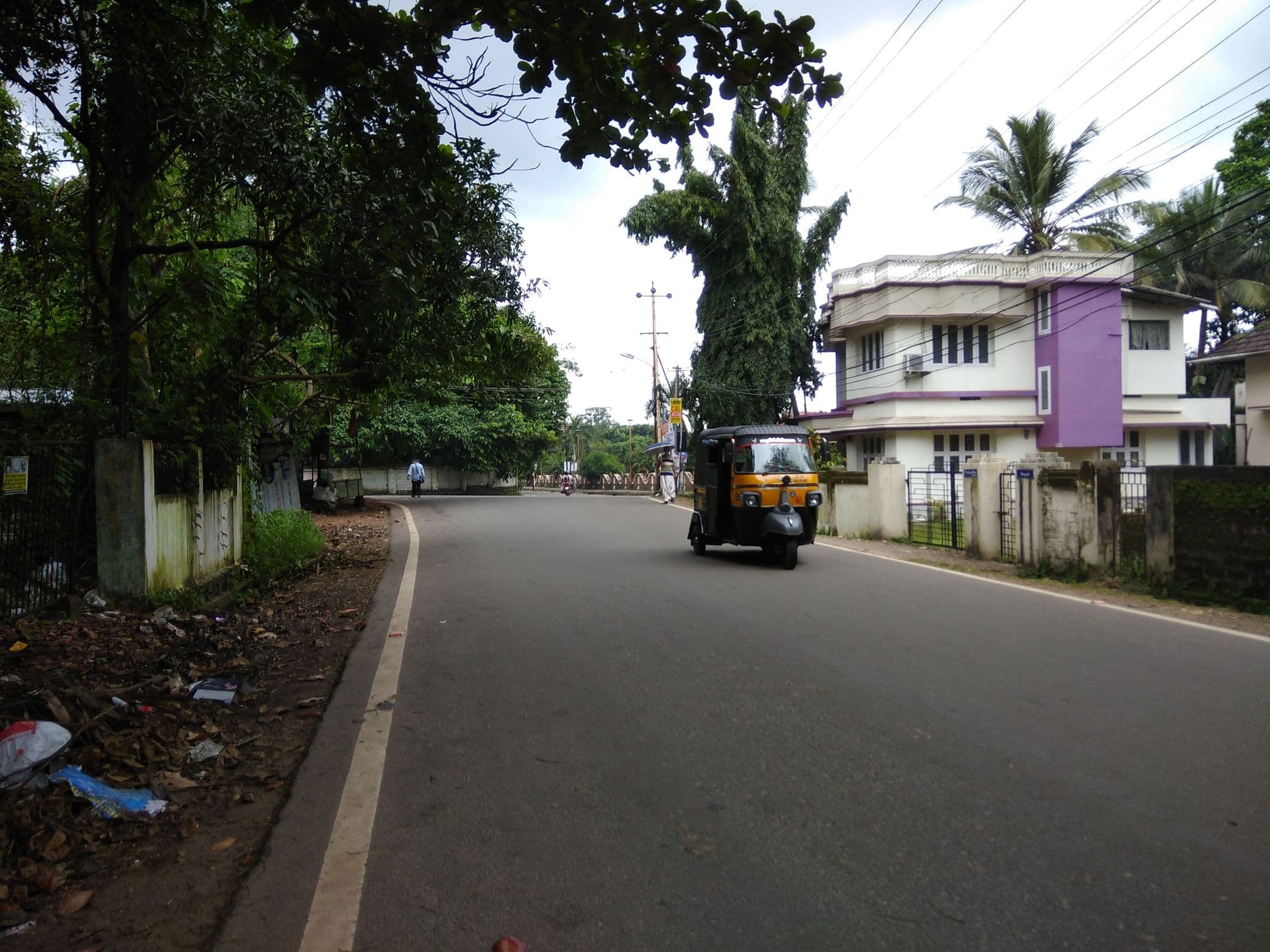 Street view near Raj Mahal Lodge, Thrissur — © manojkmohan (CC BY-SA · Mapillary)