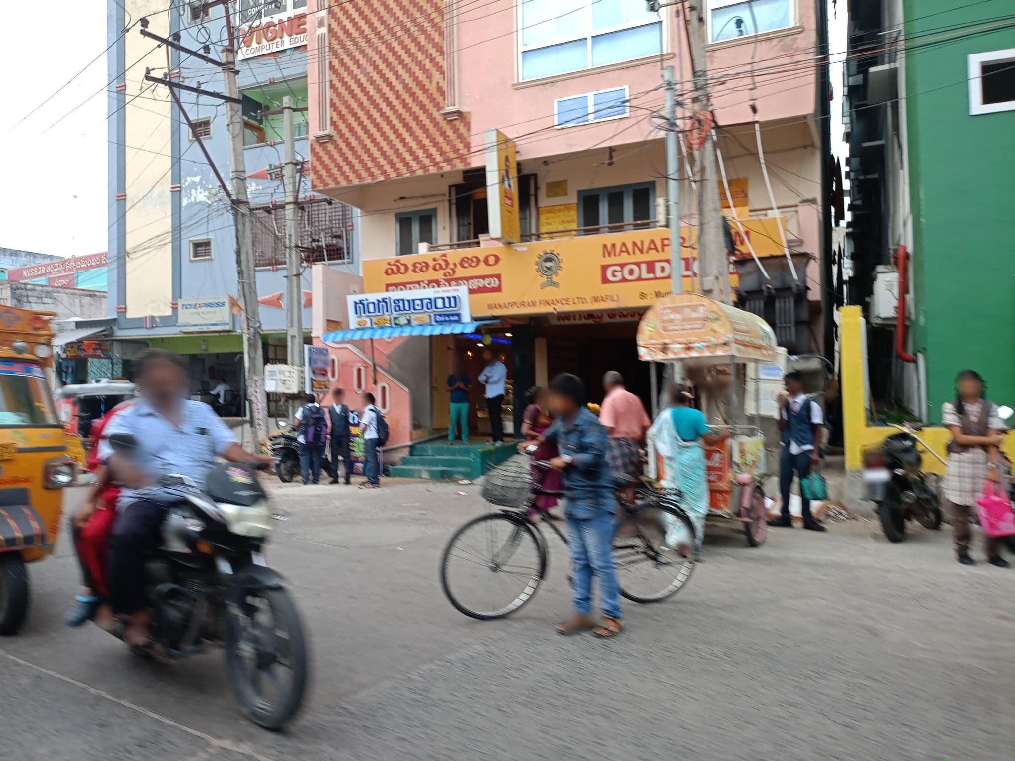 Street view near TULIP RESIDENCY, Chīrāla — © sravya_1605 (CC BY-SA · Mapillary)