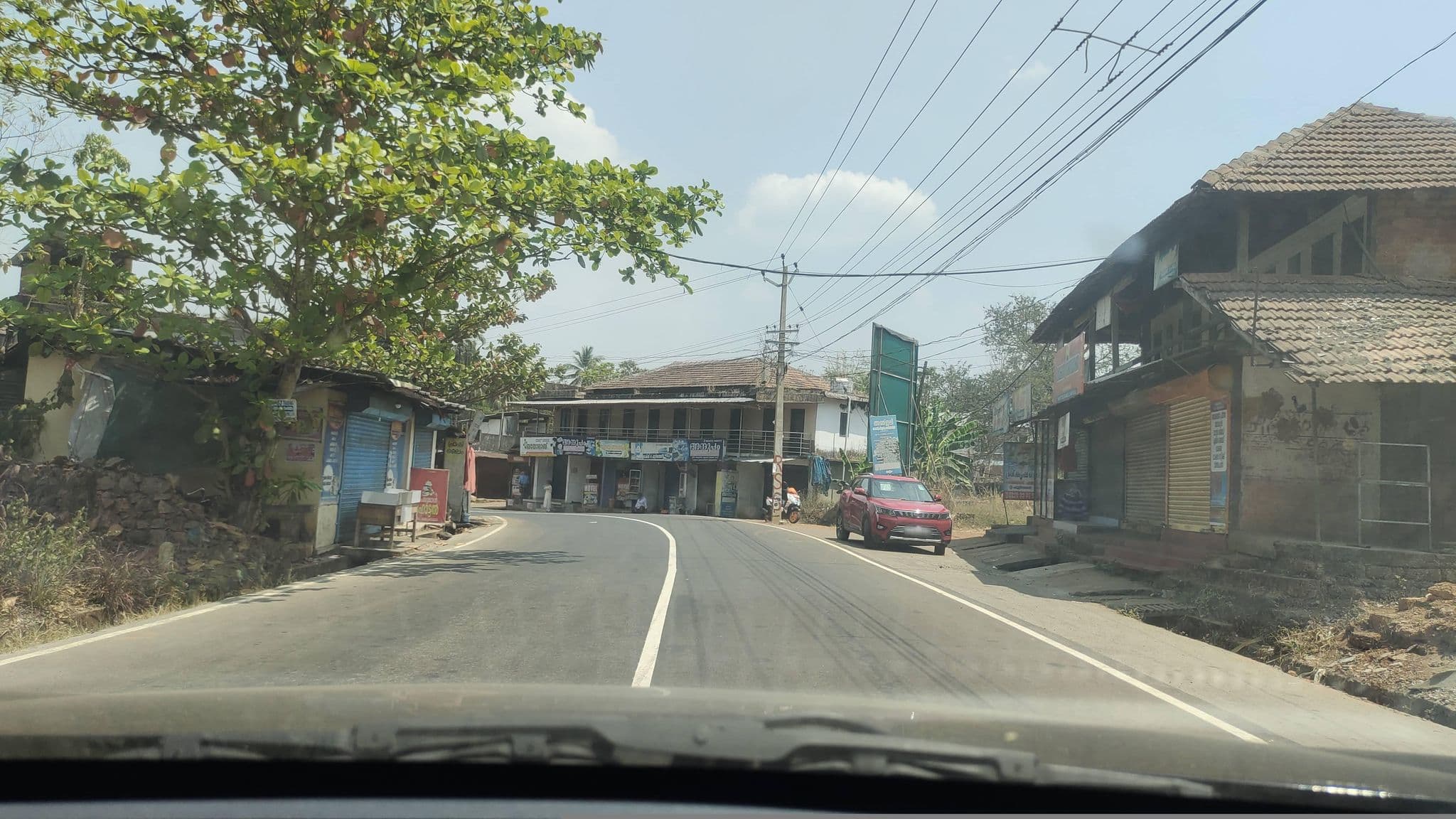 Street view near Perumal Hotel, Kannavam — © tellmanu (CC BY-SA · Mapillary)