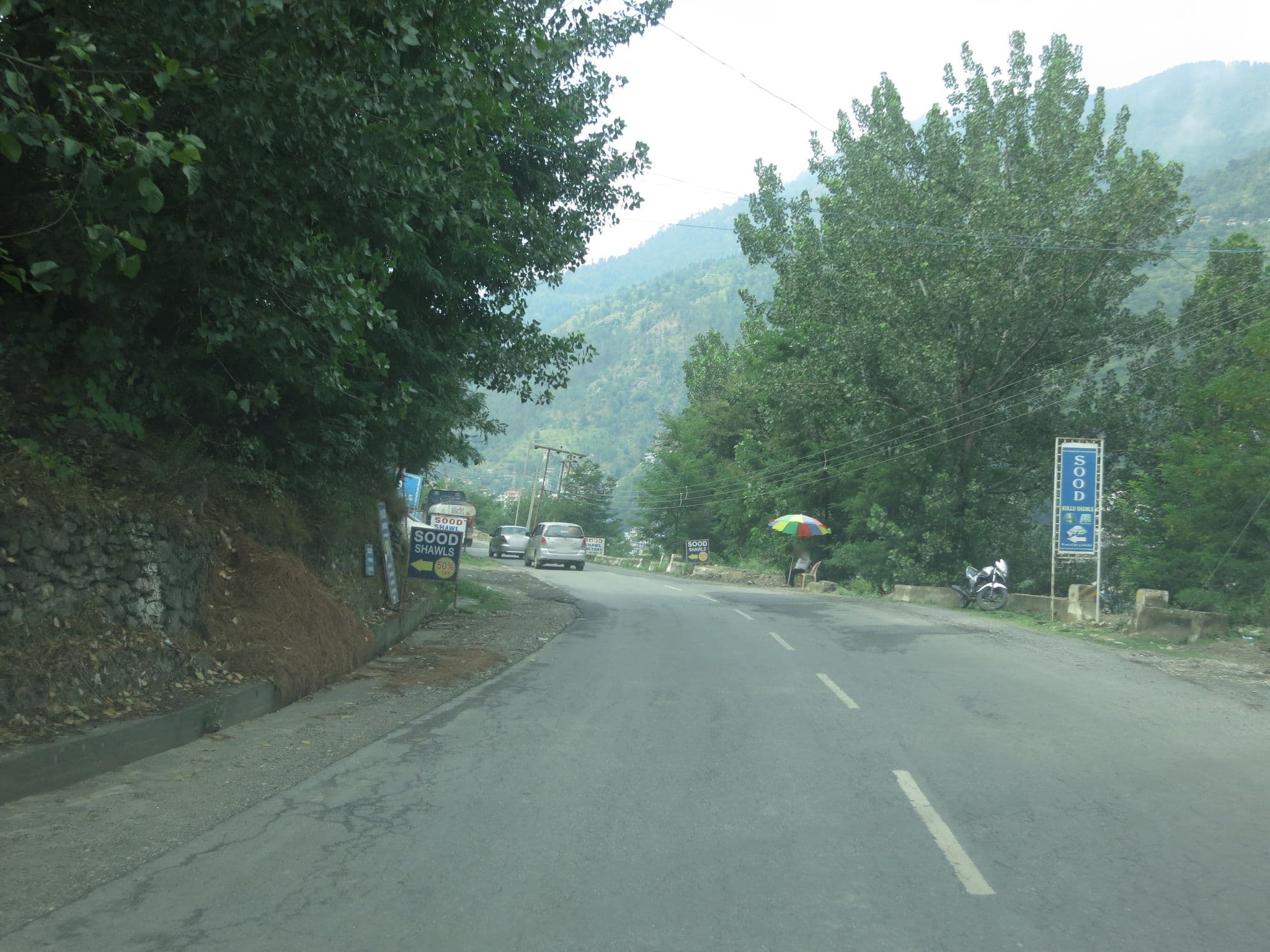 Street view near Snowdrop Homestay, Kulu