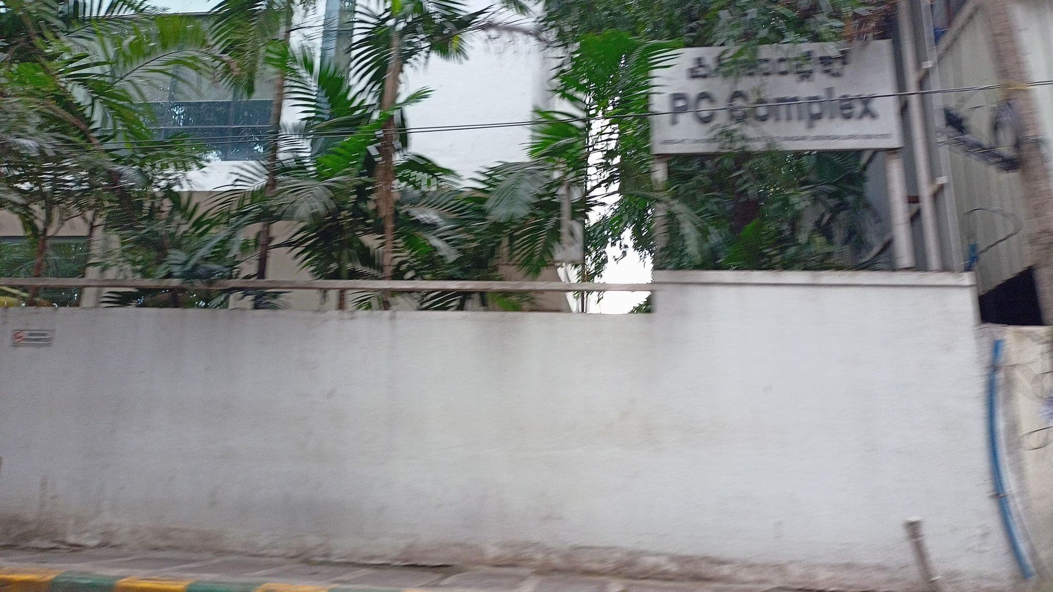 Street view near Fountain Tree, Bengaluru — © shanmugam (CC BY-SA · Mapillary)