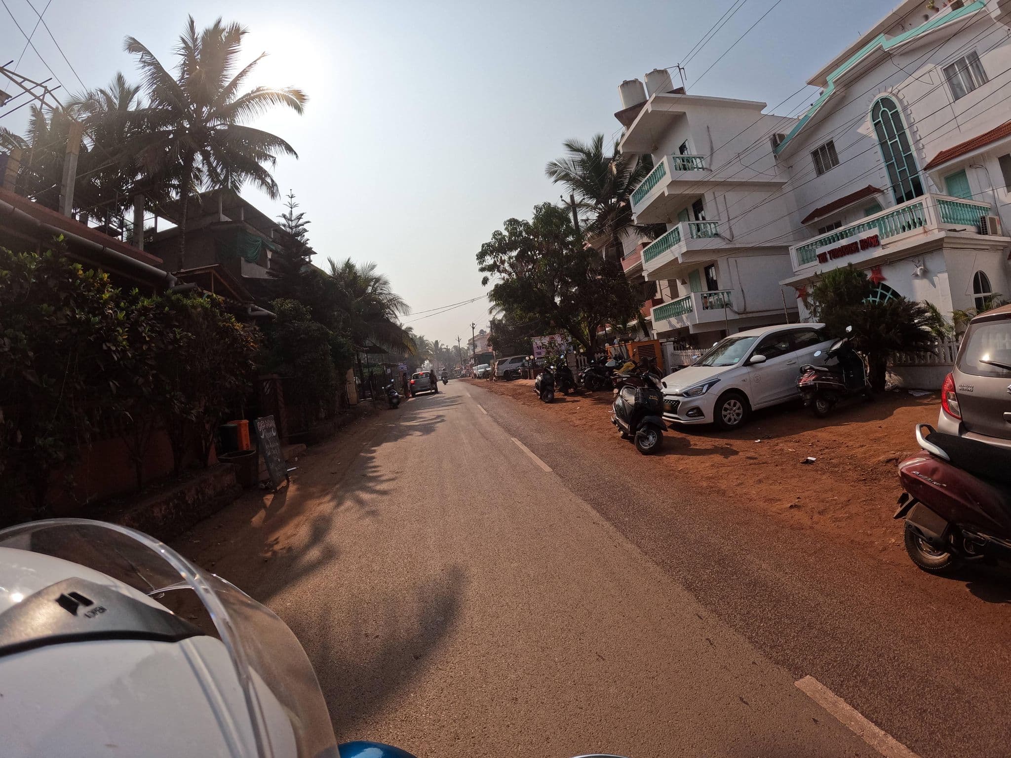 Street view near Octave Roccoco Morjim, Mandrem — © lucomsky (CC BY-SA · Mapillary)