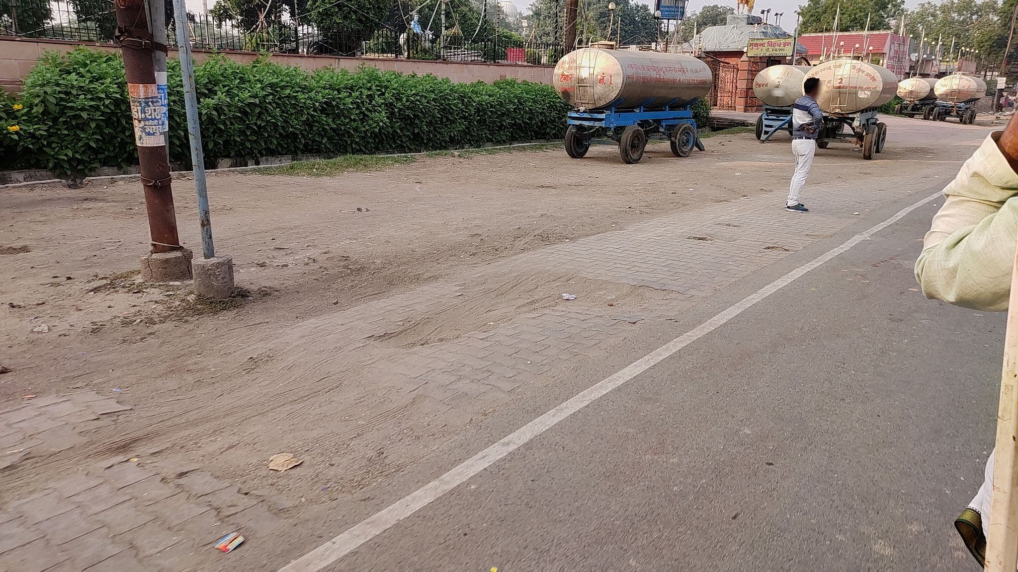 Street view near MUKUND VIHAR, Mathura — © bhavana_naga (CC BY-SA · Mapillary)
