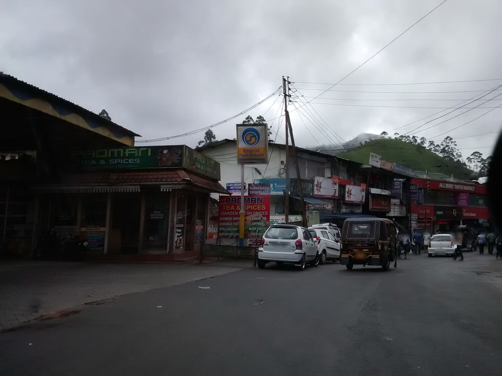 Street view near Gilgal, Munnar