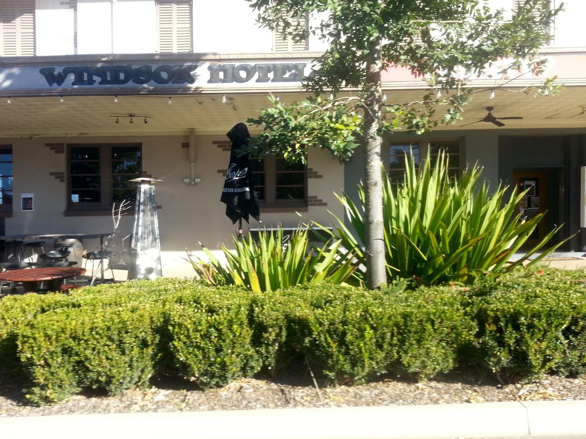 Street view near Windsor Hotel, Miles — © bob3bob3 (CC BY-SA · Mapillary)