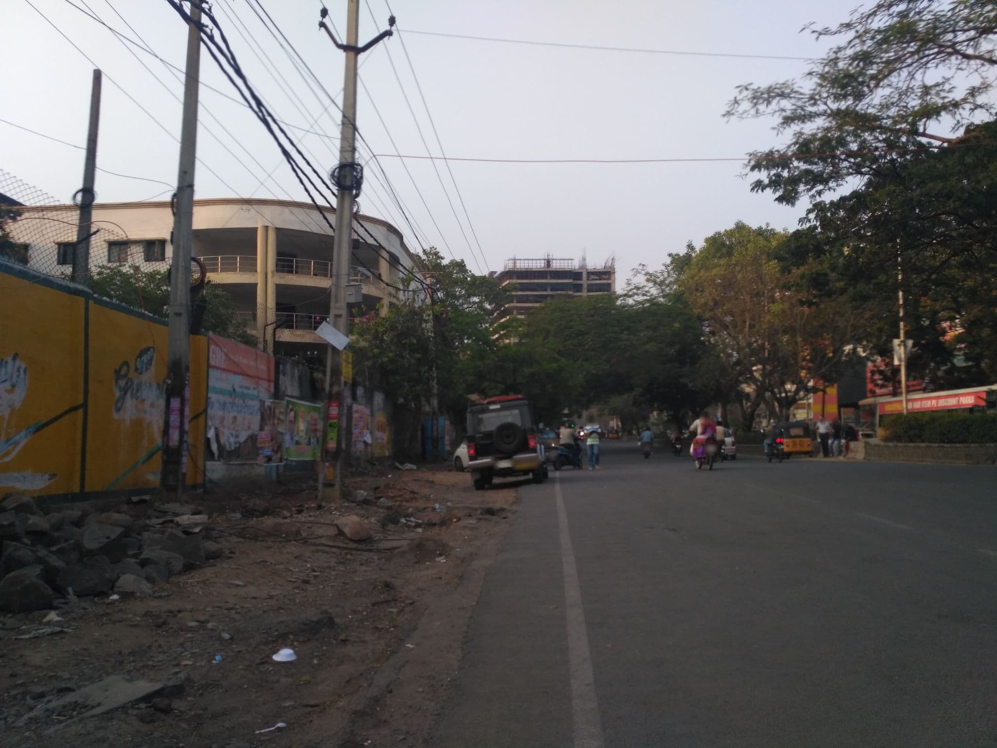 Street view near Gayathri hostel, Kukatpally
