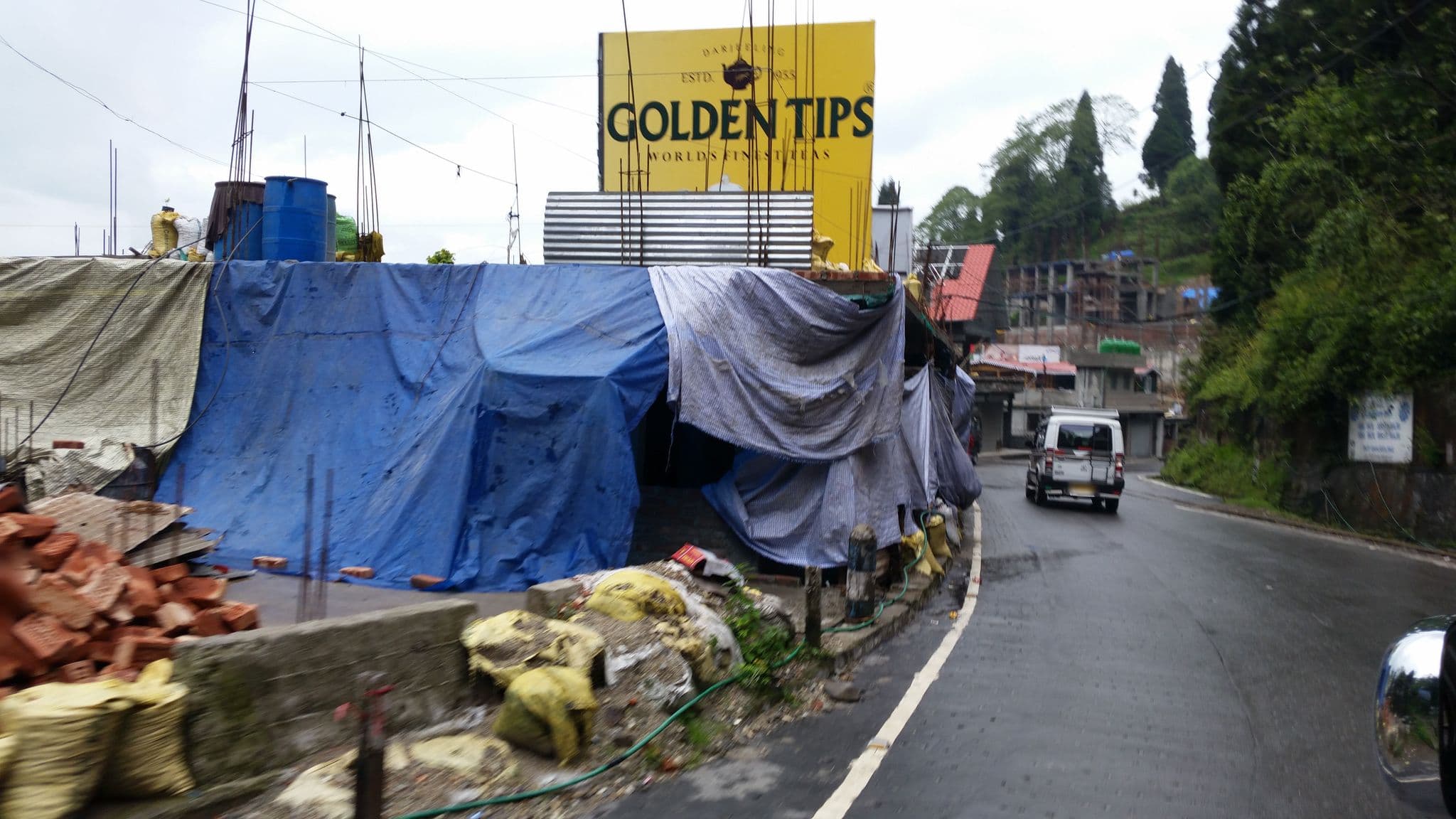 Street view near Hotel Hill Grand Himalaya, Dārjiling — © sawanshariar (CC BY-SA · Mapillary)