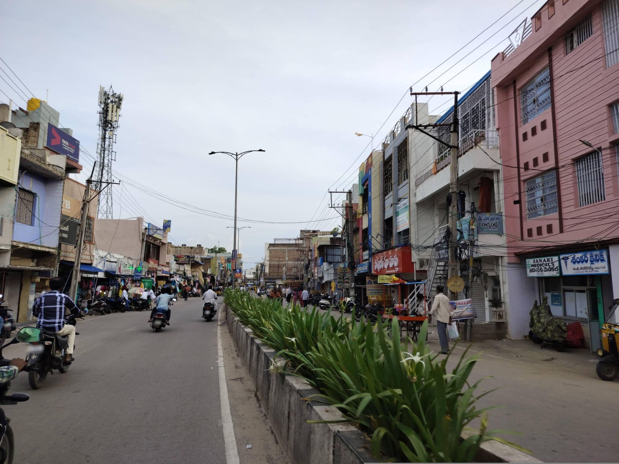 Street view near Hotel RadhaKrishna, Kadiri — © Samatha_swaraj-2005 (CC BY-SA · Mapillary)
