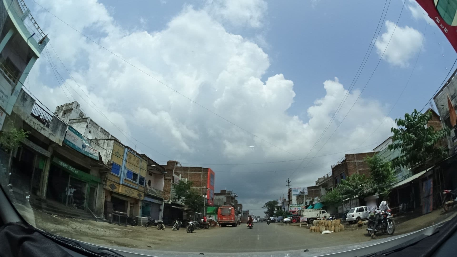 Street view near Hotel Ram Sarthi, Karrāpur — © geohacker (CC BY-SA · Mapillary)