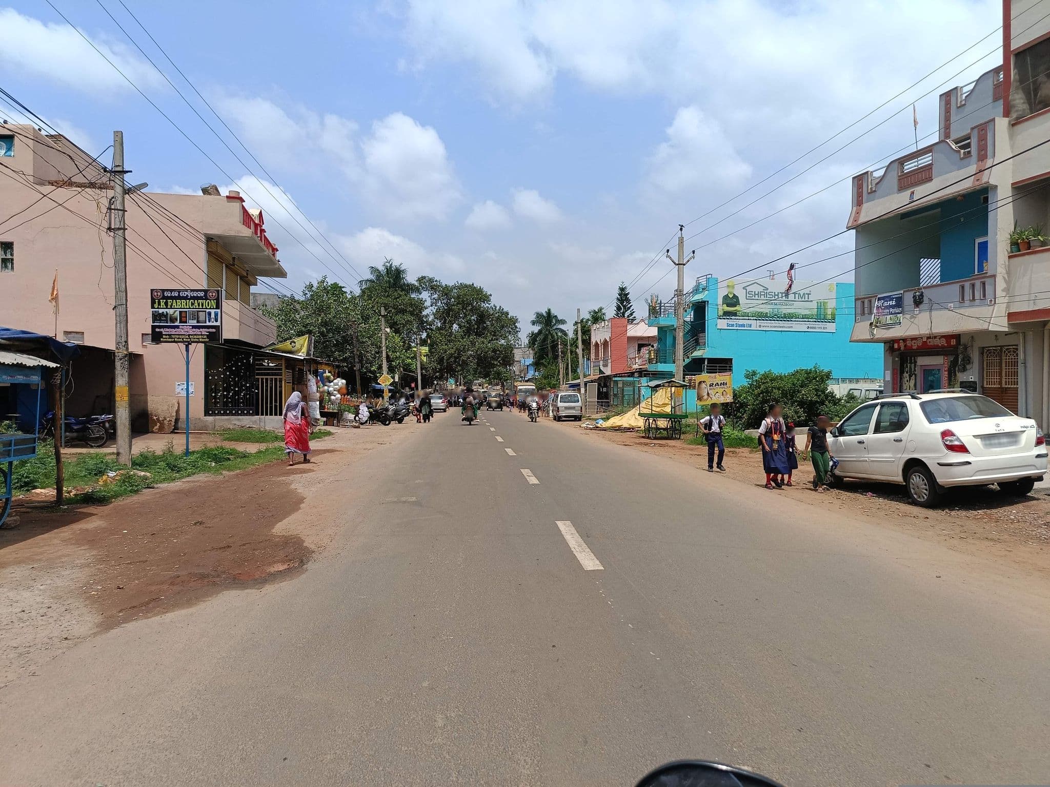 Street view near Nana Hotel, Sunabeda — © B_Suraj_Patra (CC BY-SA · Mapillary)