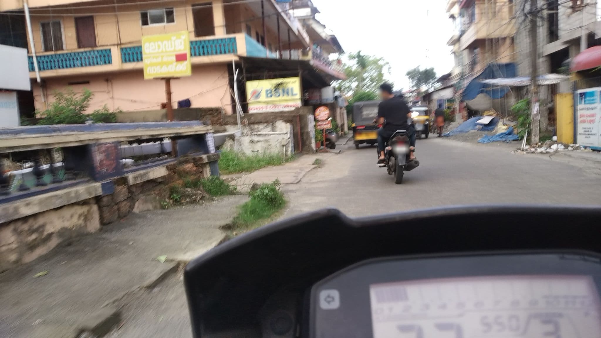 Street view near Malaysia Tourist Home, Kanayannur