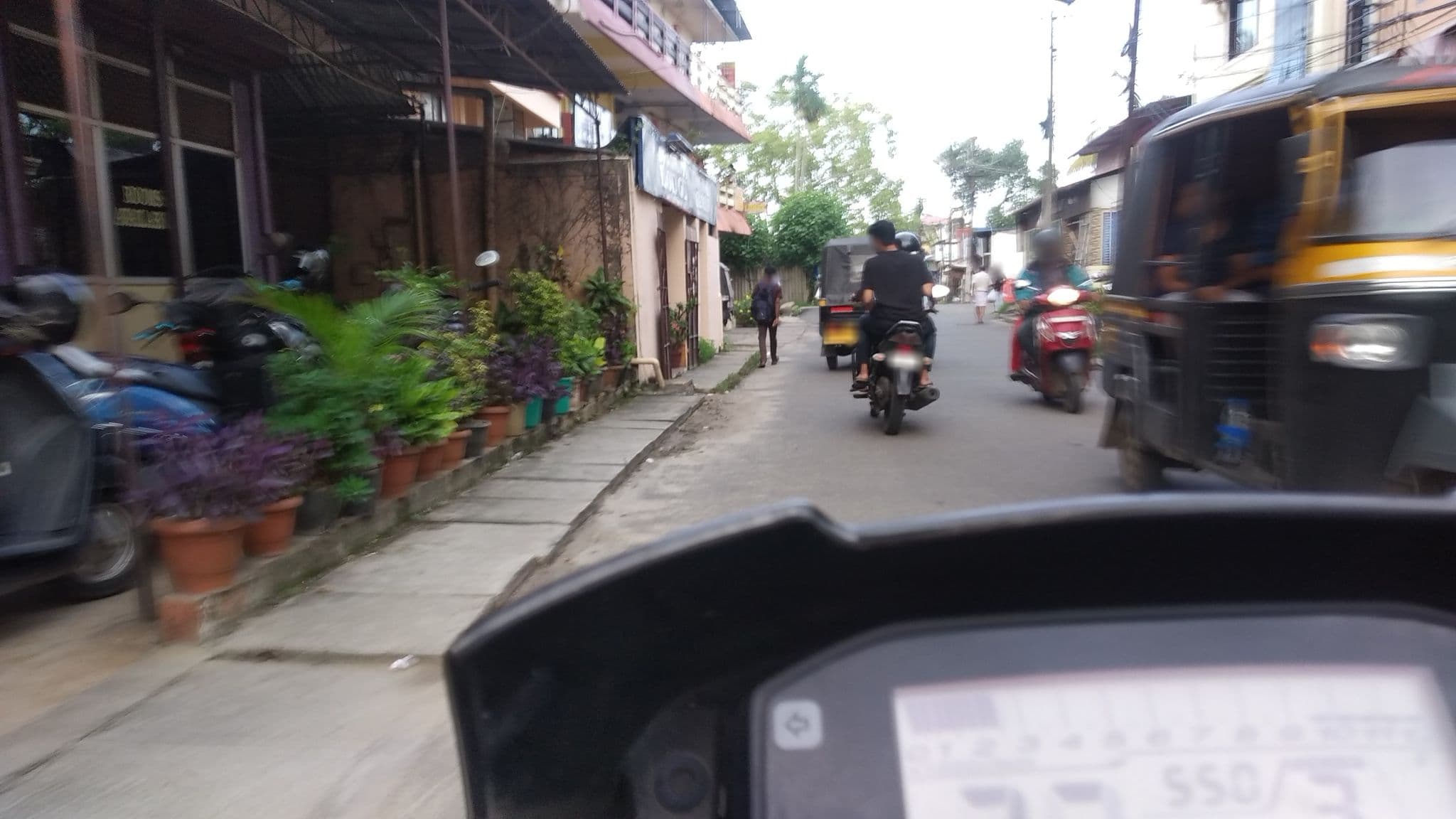 Street view near Trinity Lodge, Kanayannur