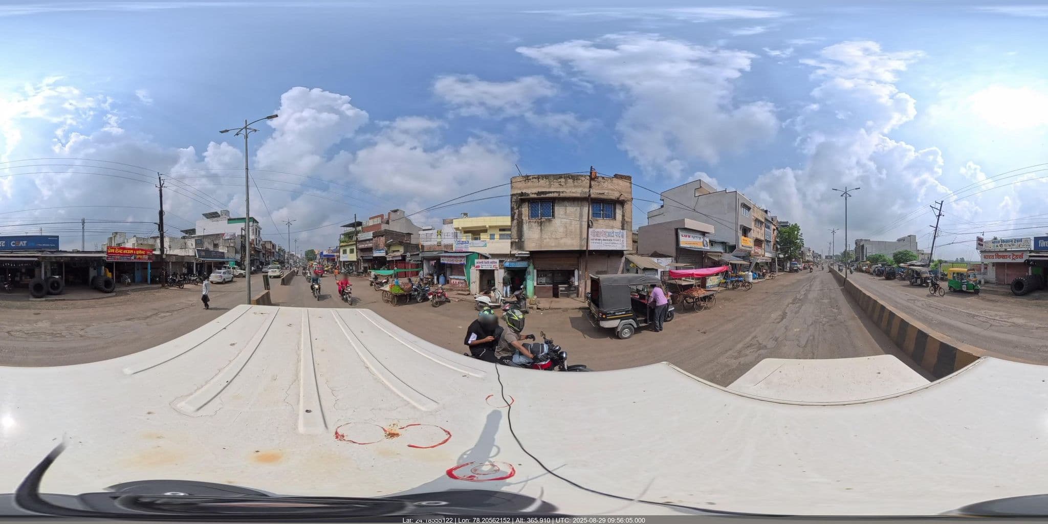 Street view near Hotel Avadh Shree, Etāwa — © snranjan (CC BY-SA · Mapillary)
