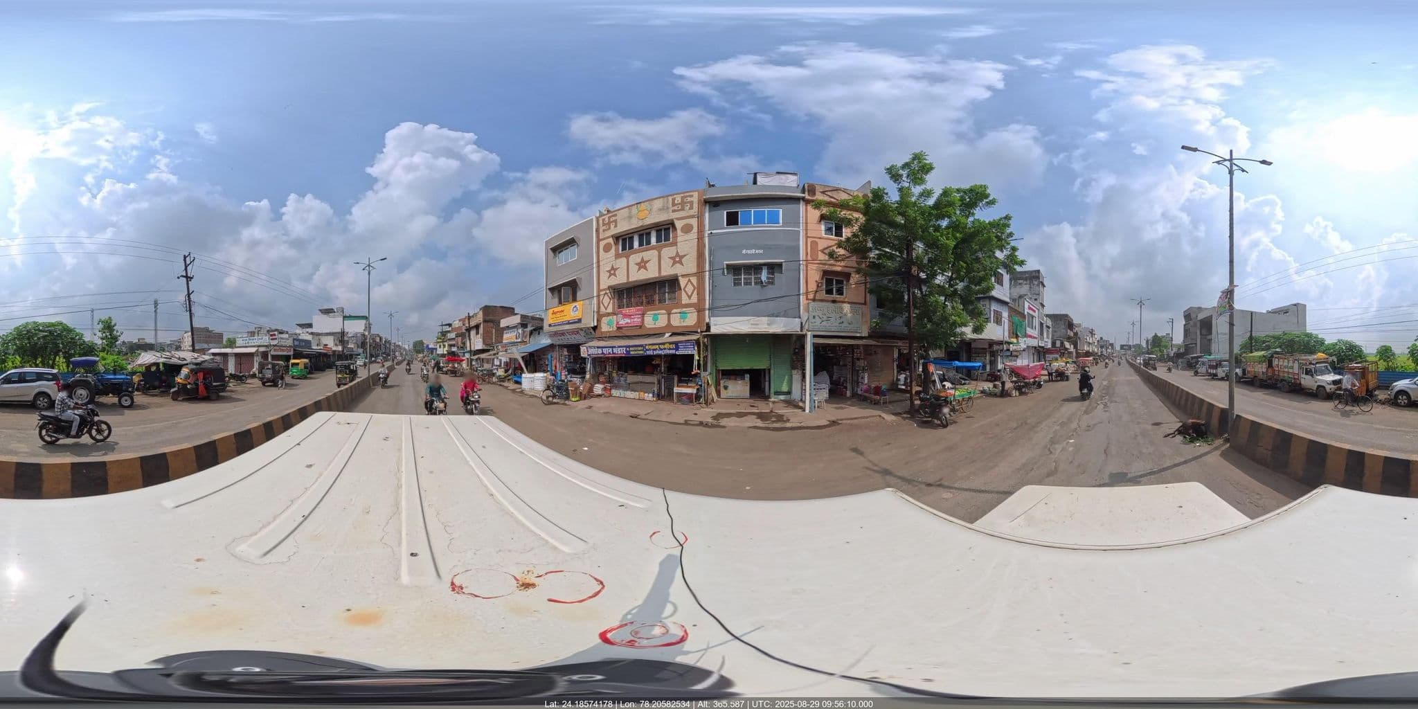 Street view near Hotel Vandana Paiace, Etāwa — © snranjan (CC BY-SA · Mapillary)