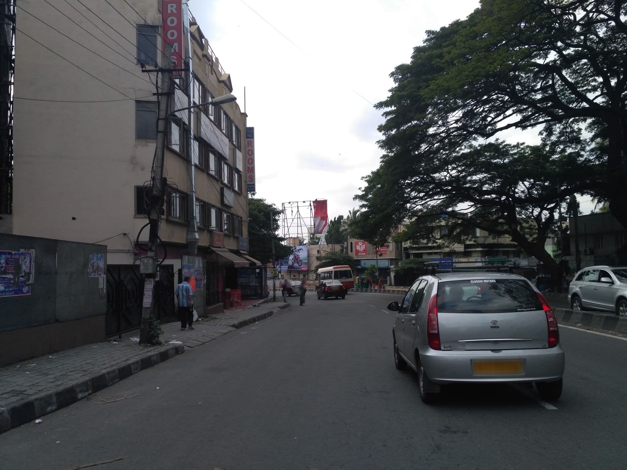Street view near The Porch Inn, Bengaluru — © chethan (CC BY-SA · Mapillary)