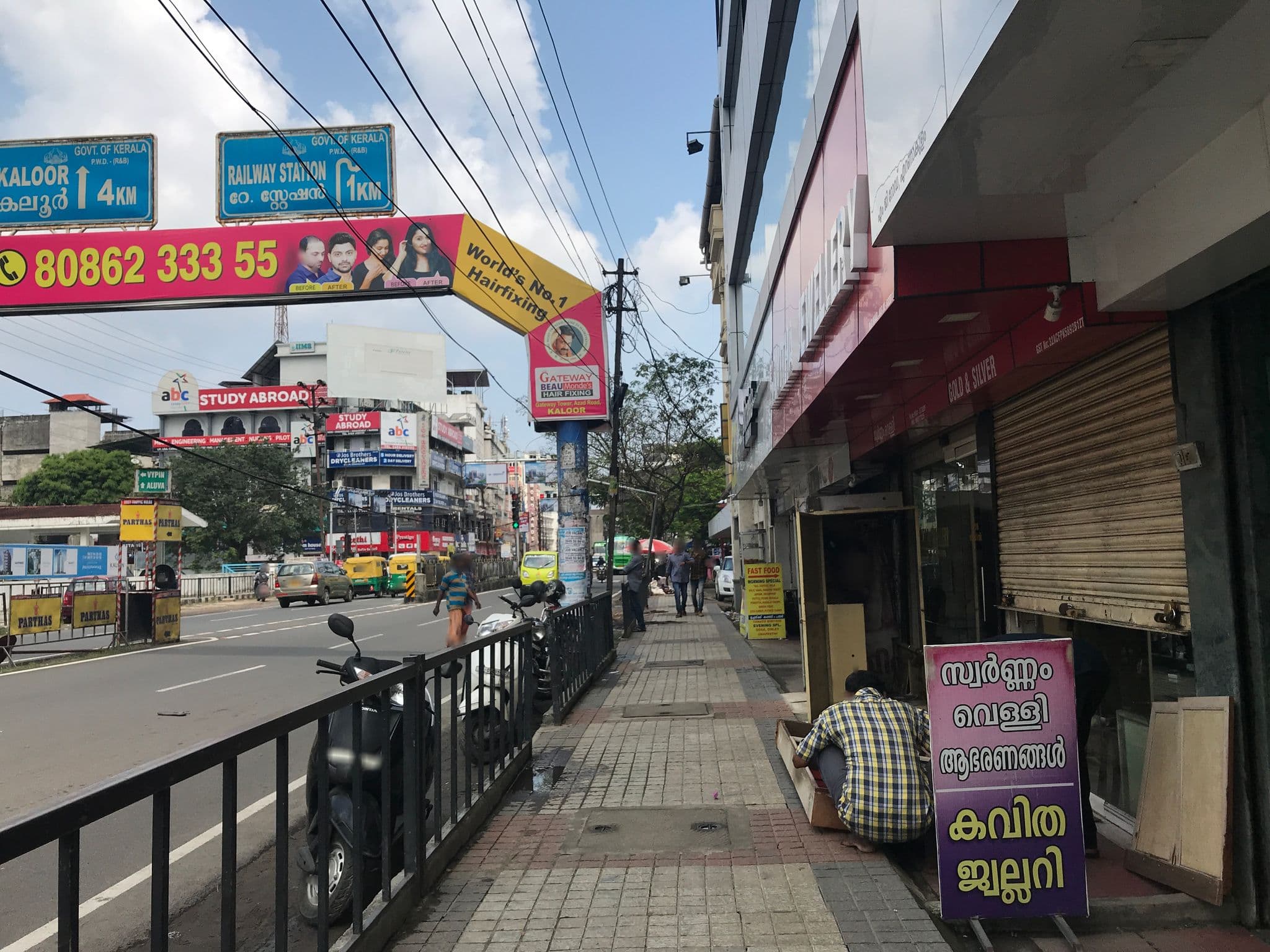 Street view near JK Regency, Kanayannur