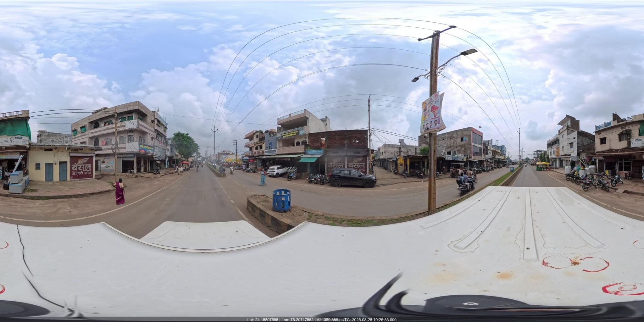 Street view near Hotel New Girraj Grand Palace, Etāwa — © snranjan (CC BY-SA · Mapillary)