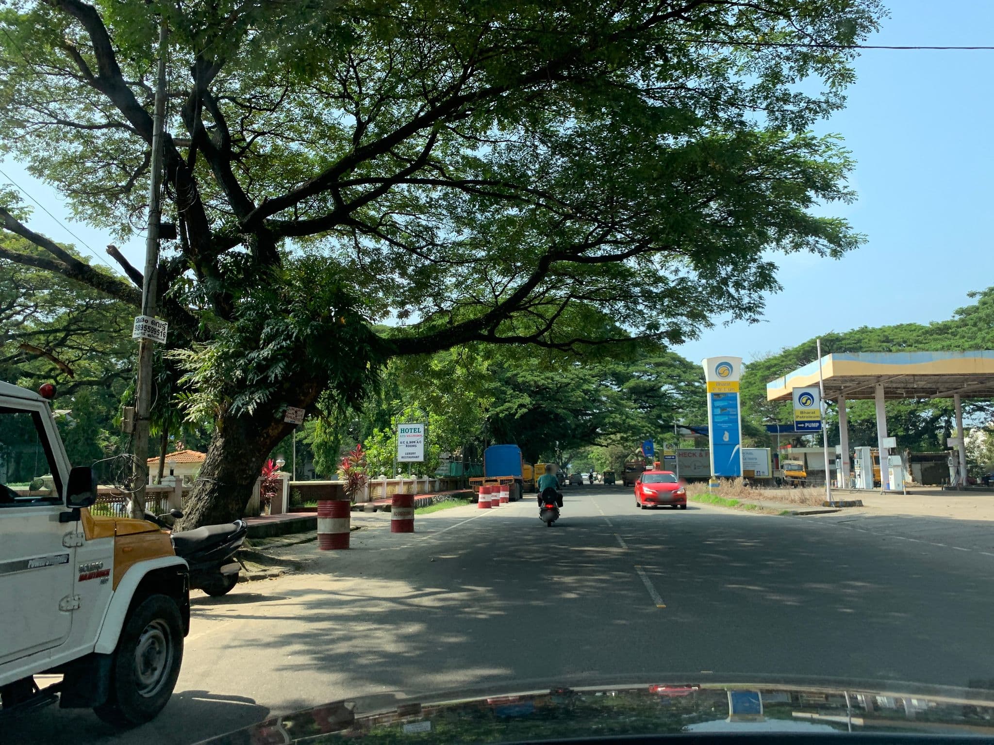 Street view near ATS Willingdon, Kochi — © livableurbanism (CC BY-SA · Mapillary)