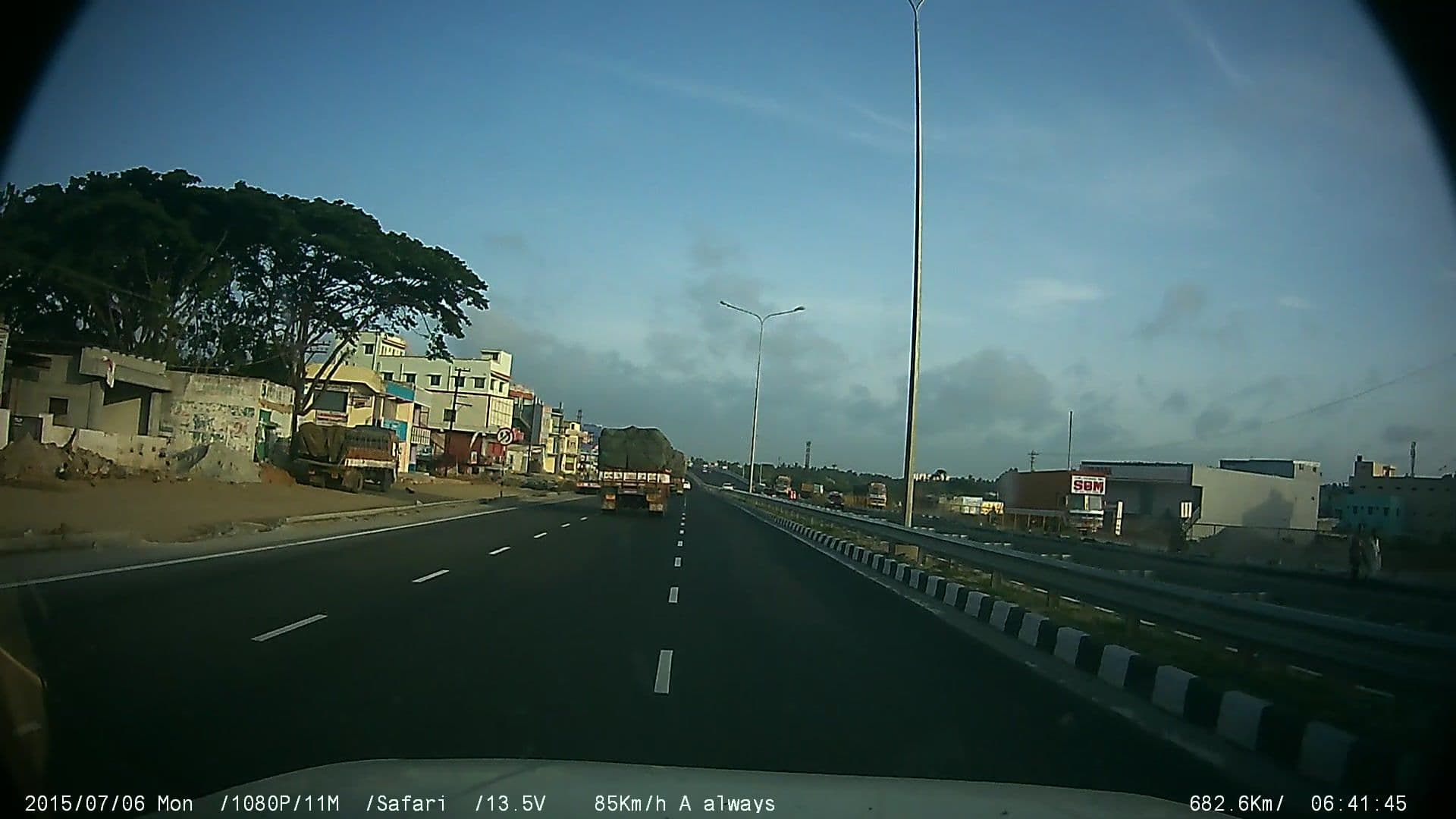Street view near Hotel Peppermint, Hosūr — © johnichan (CC BY-SA · Mapillary)